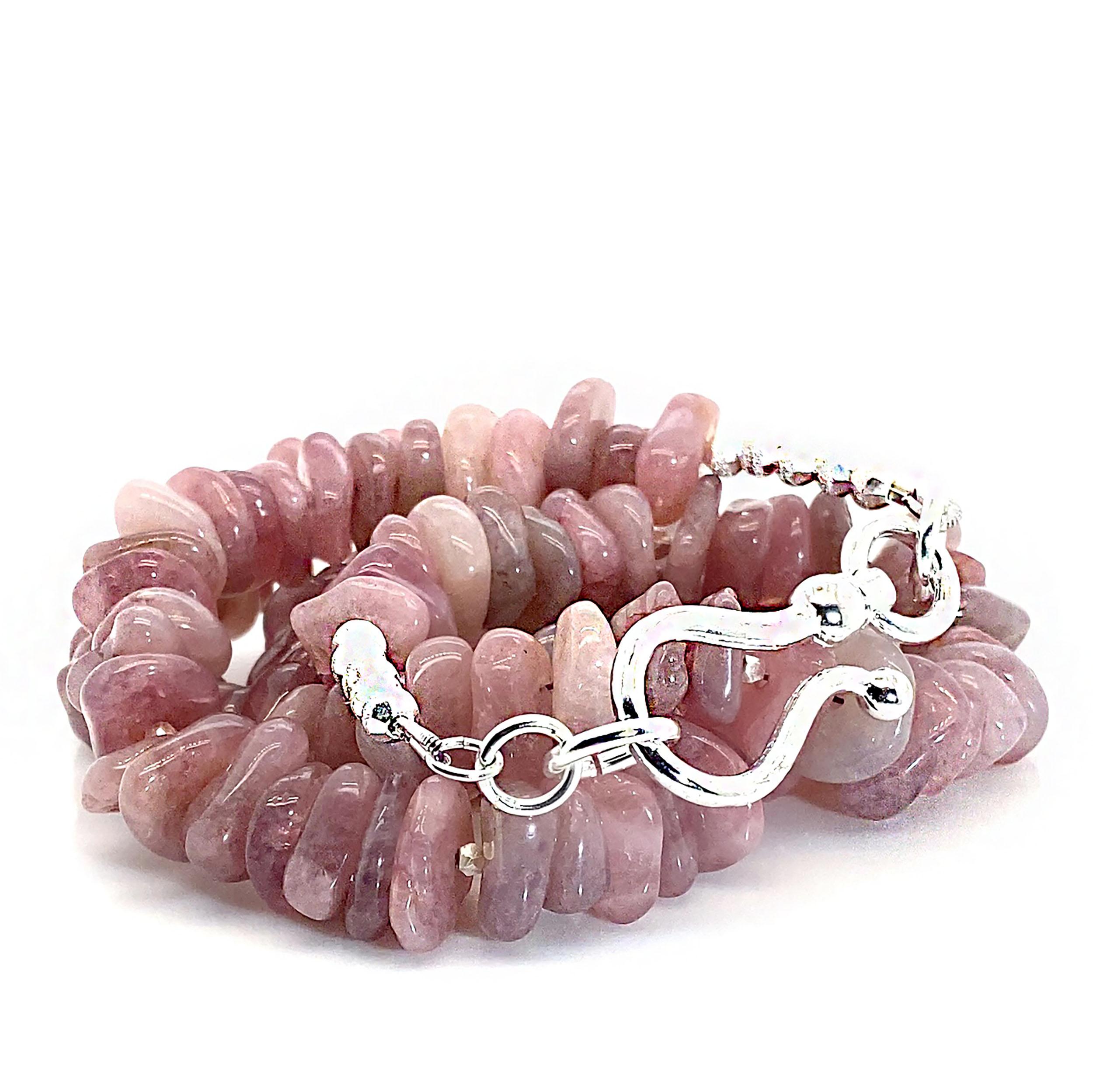 Collana Ajd di 24 pollici con quarzo rosa malva del Madagascar e accenti in argento in vendita 2