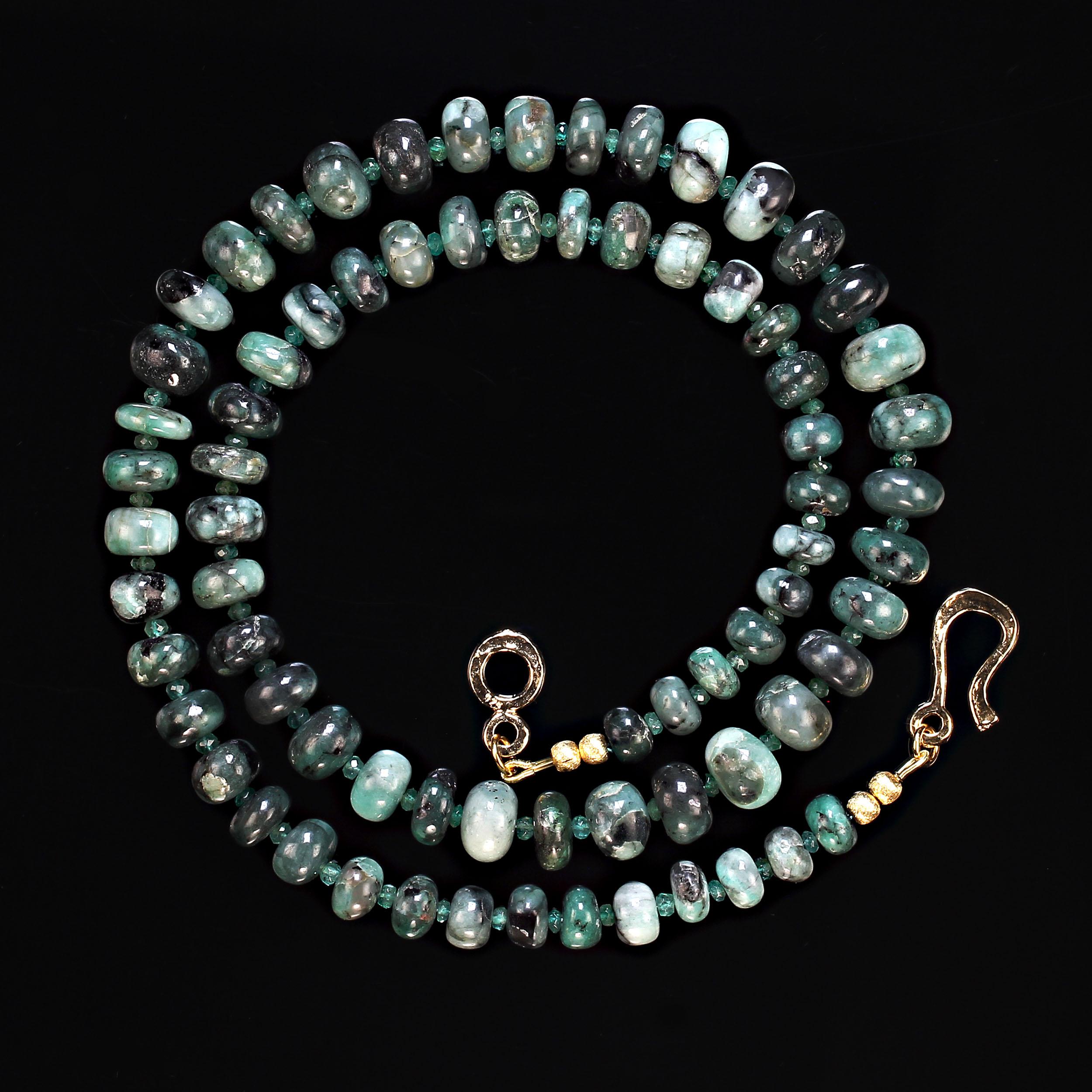 AJD 25 Zoll abgestufte reichgrüne Smaragd Matrix Rondelle Halskette. Tolles Geschenk! (Perle) im Angebot