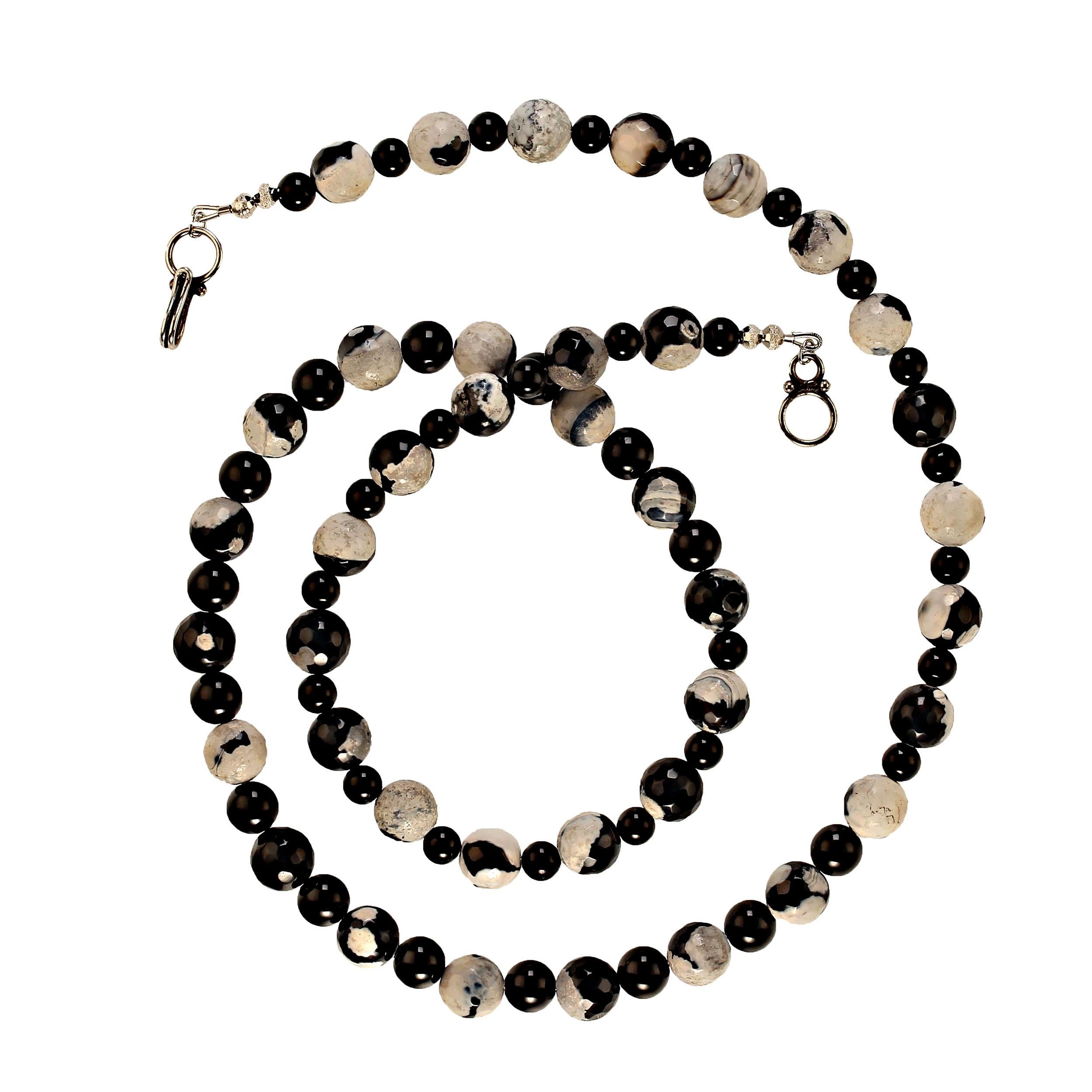 Artisan AJD 29 Inch Black and White Fire Agate and Black Onyx necklace   Perfect Gift! For Sale