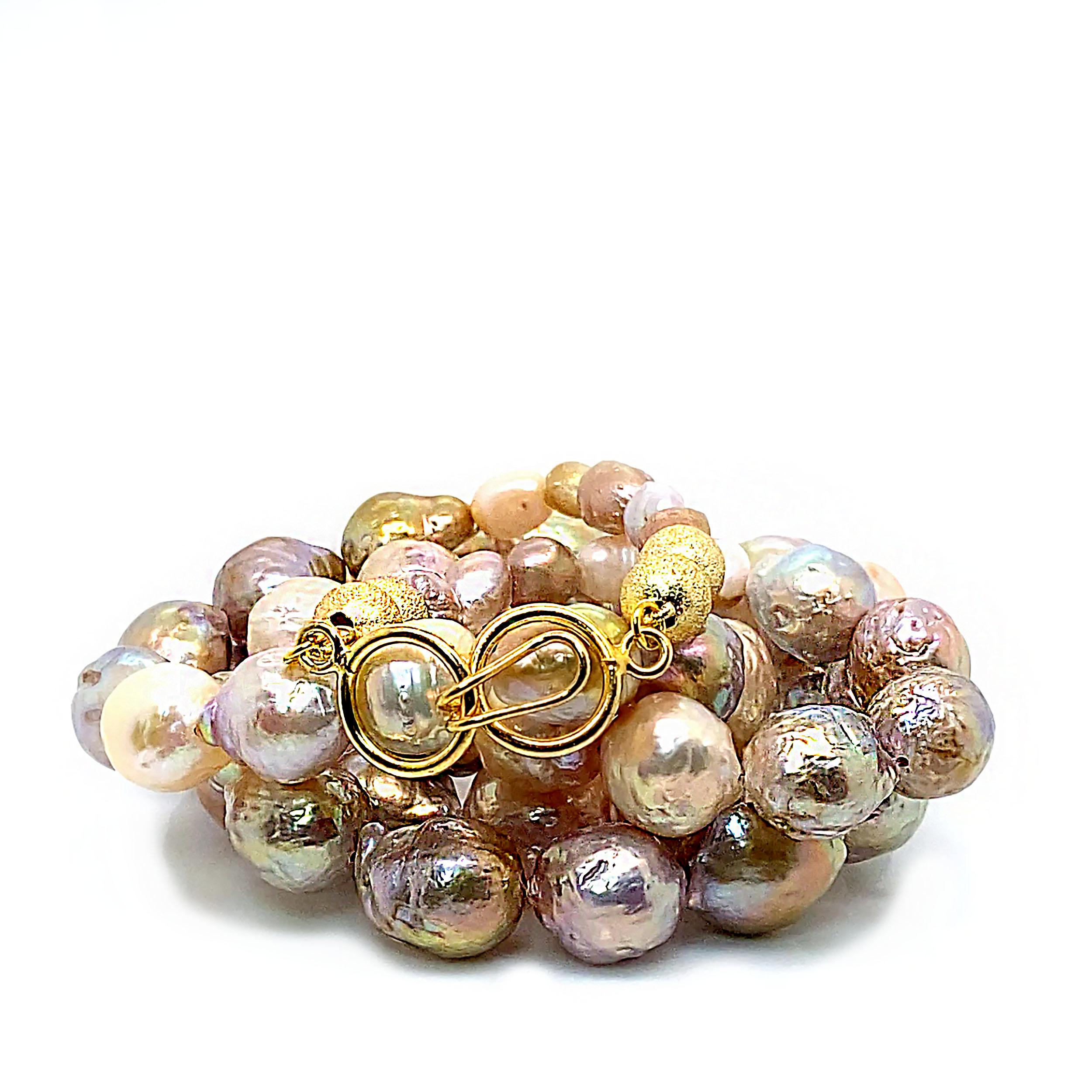Artisan AJD Collier de perles baroques irisées de 30 pouces, graduées en douceur en vente