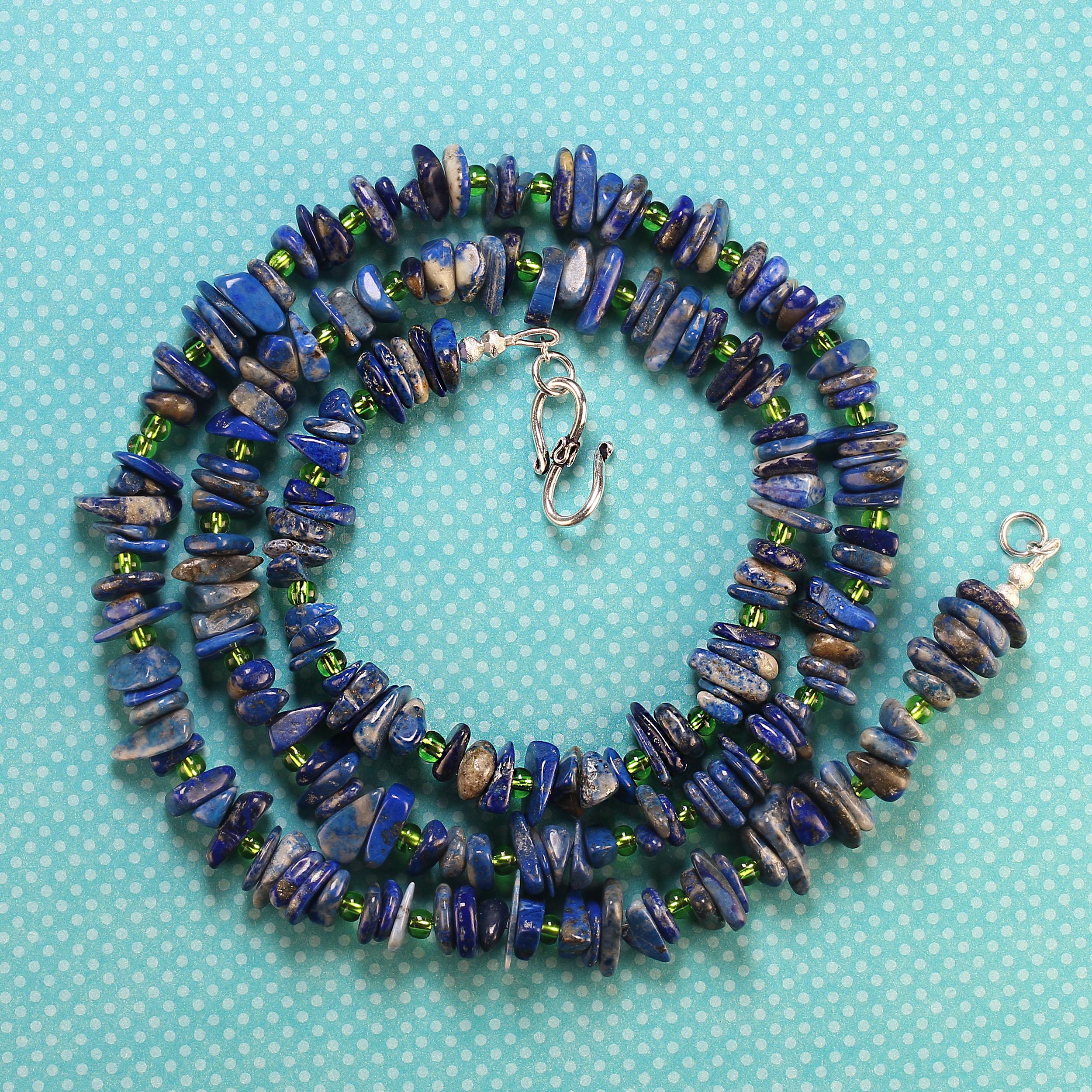 Perle AJD Collier combiné de 33 pouces de lapis-lazuli et de perles tchèques vertes en vente