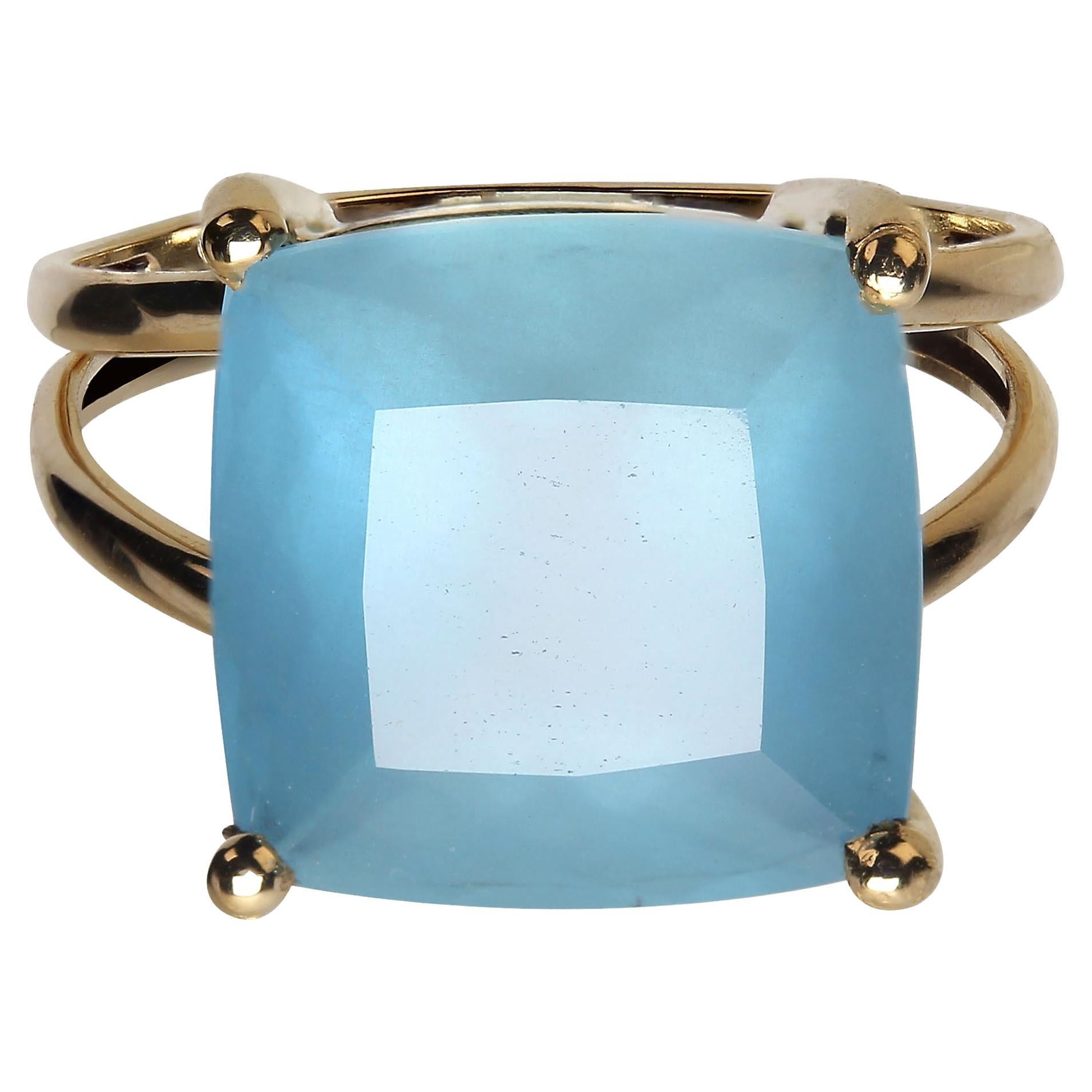 Quadratischer Aquamarin von AJD 7,83CT aus 18 Karat Gelbgold  März Geburtsstein für Damen oder Herren im Angebot