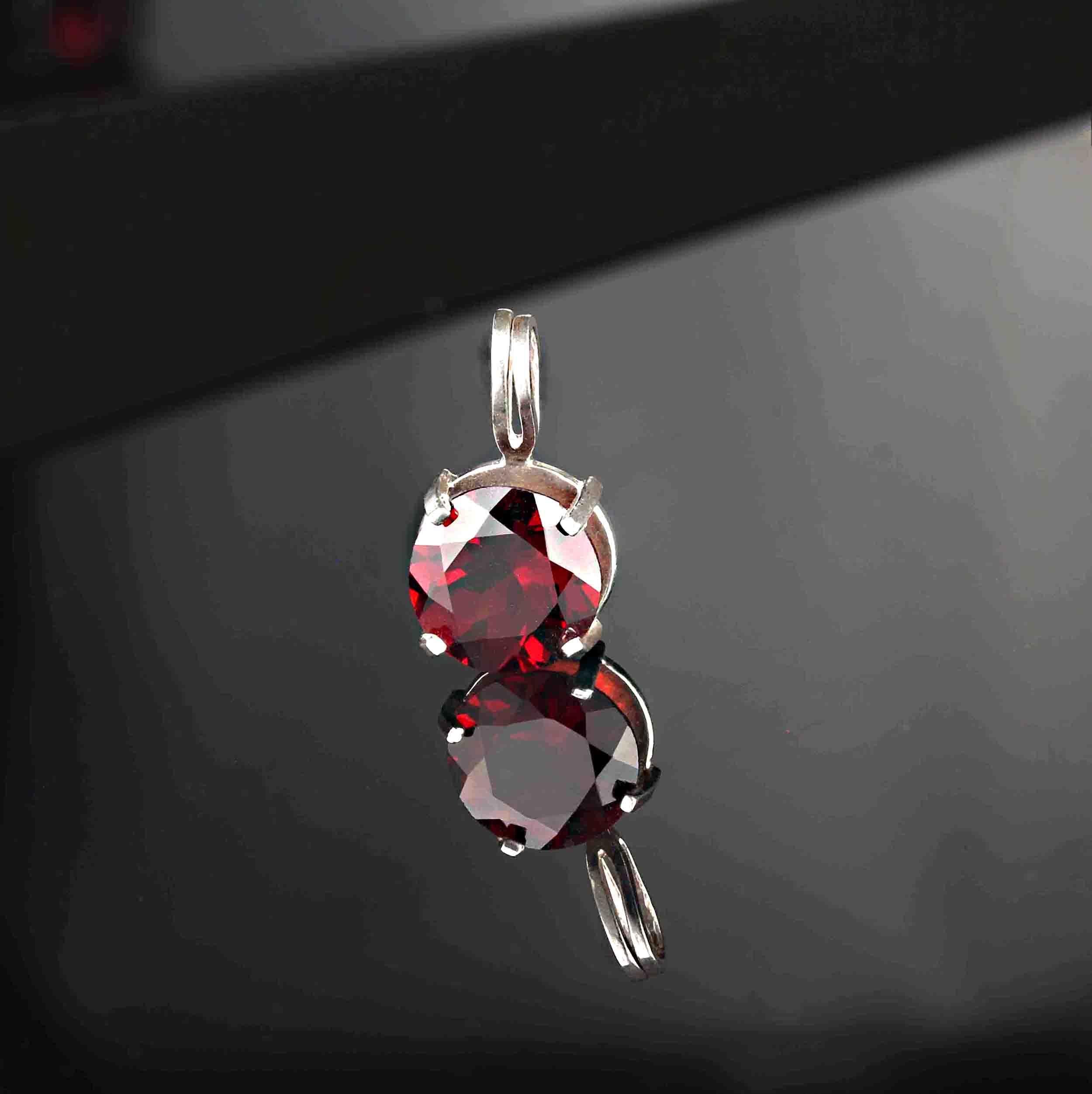 Ciondolo AJD Awesome Round 10MM in granato rosso e argento sterling in vendita 2