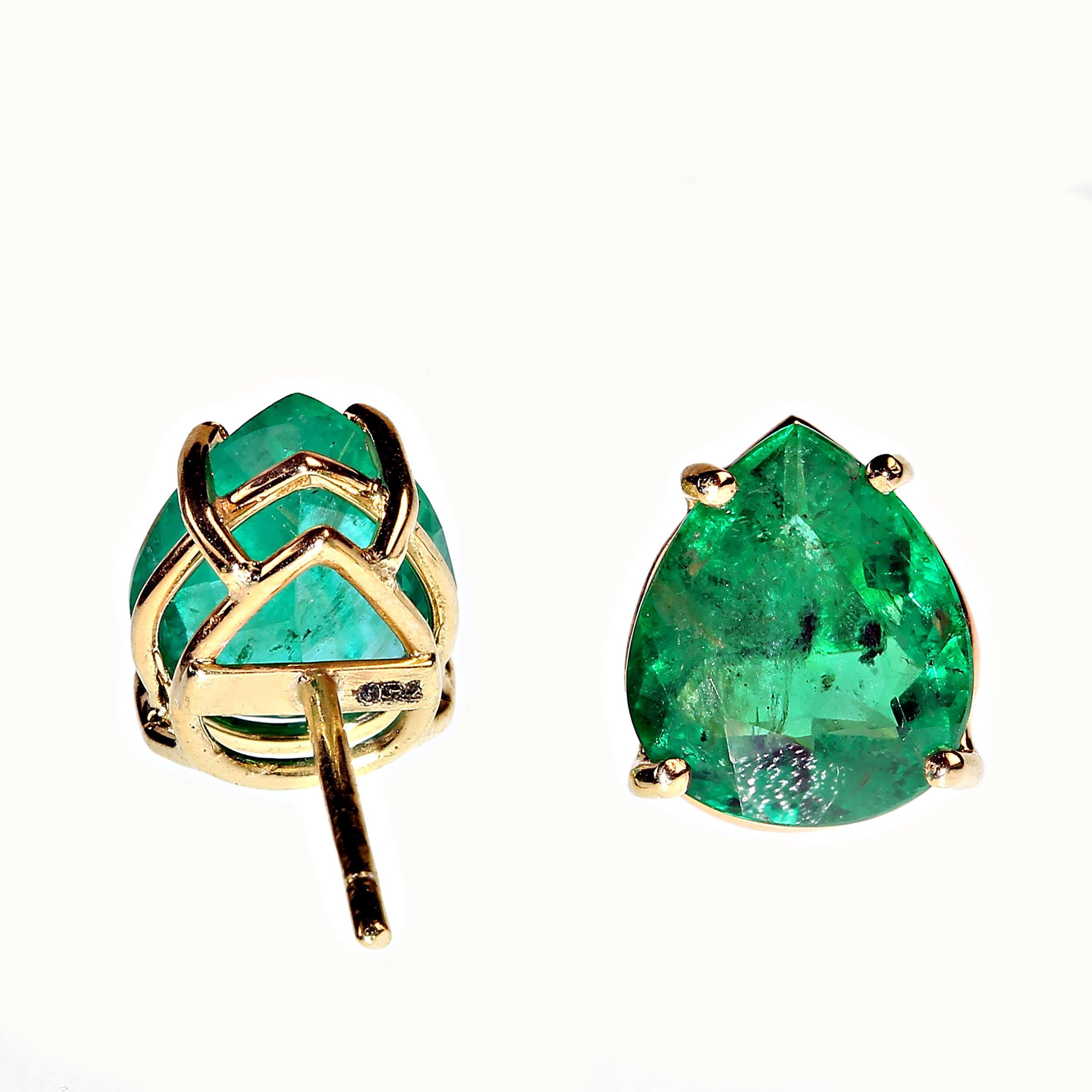AJD Awesomely Elegant Emerald Earrings in 18K Yellow Gold In New Condition For Sale In Raleigh, NC