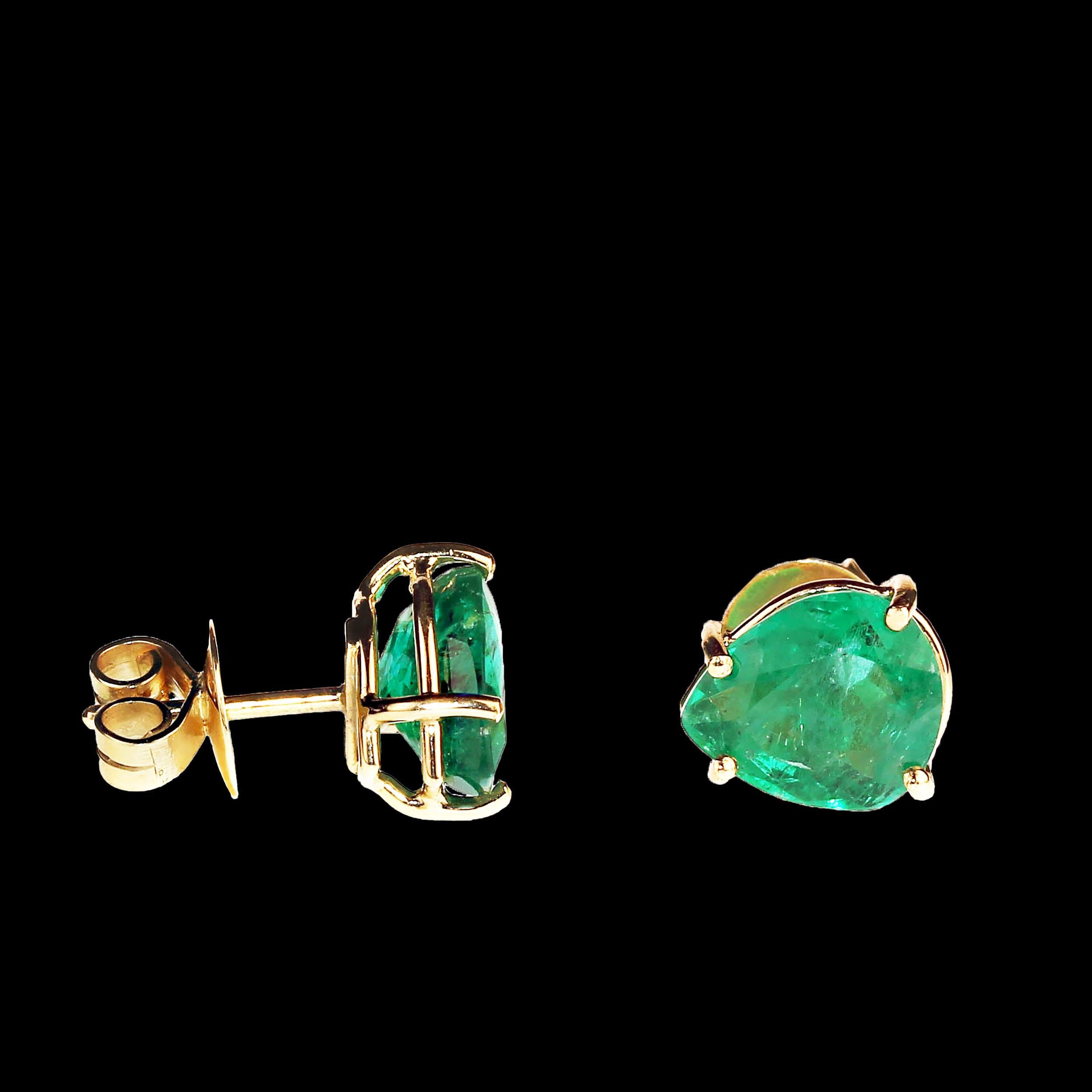 AJD Awesomely Elegant Emerald Earrings in 18K Yellow Gold In New Condition For Sale In Raleigh, NC
