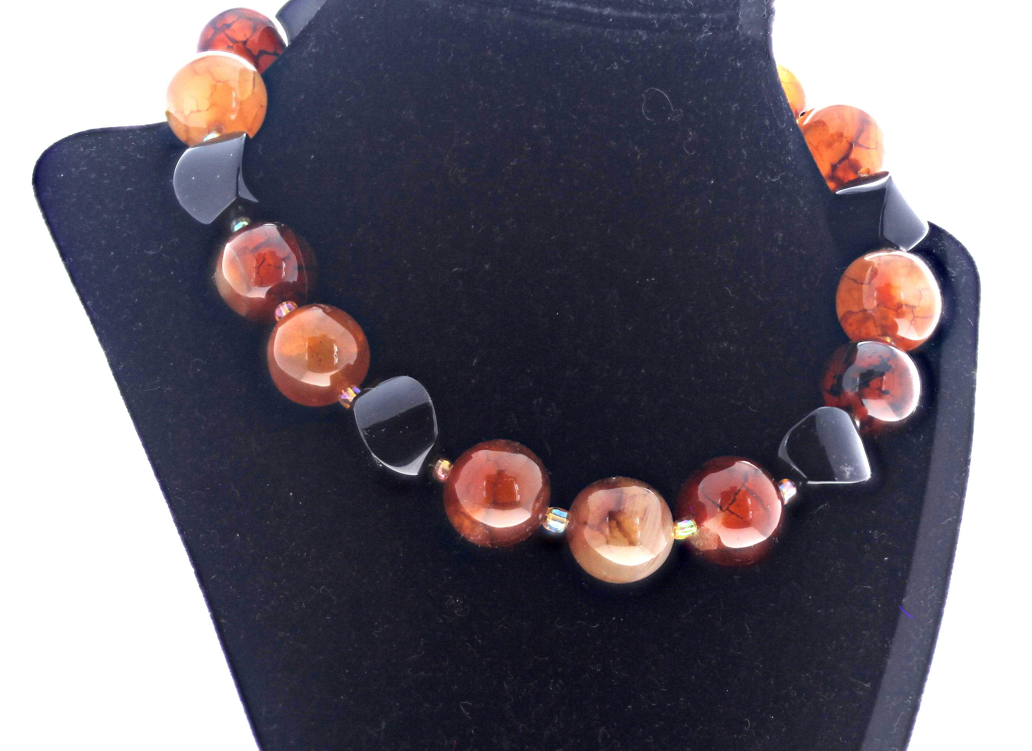 AJD Bellissima collana di Onice Nera Nature e Magnifiche Agate Ragnatele da 16 pollici In condizioni Nuovo in vendita a Raleigh, NC