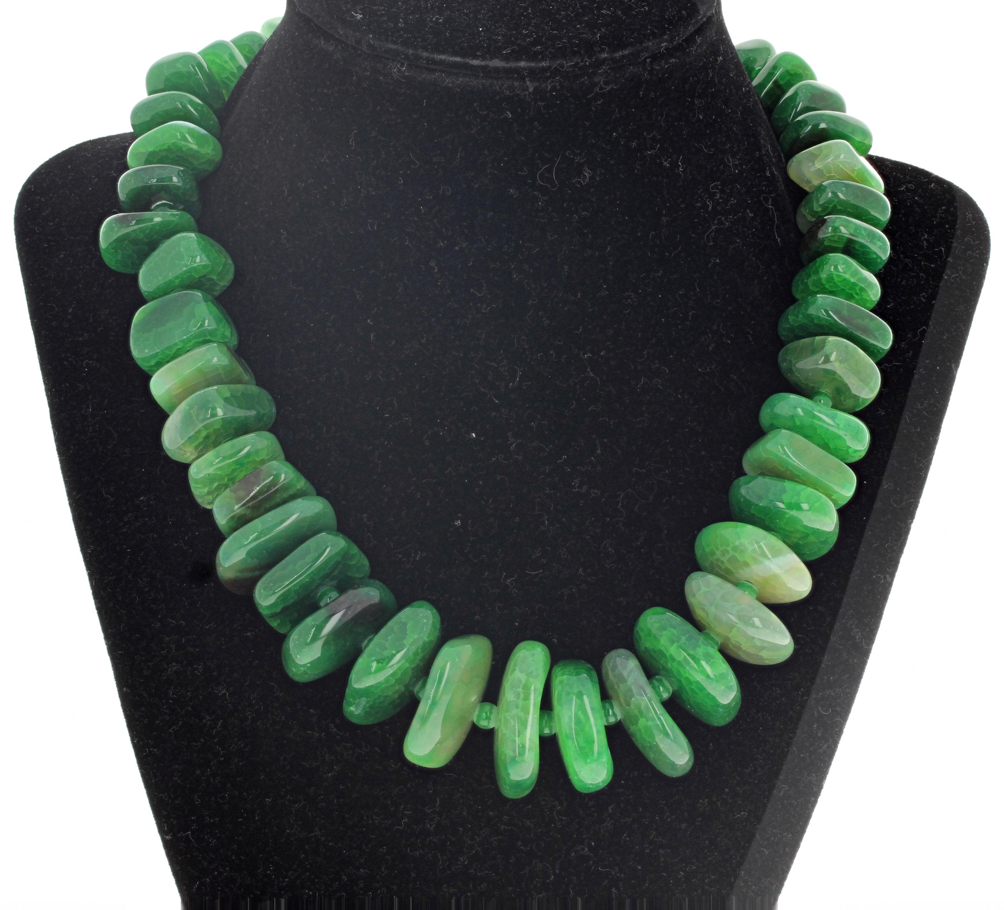 Mixed Cut AJD Absolutely Beautiful Green Graduated Natural Irregular Agate Rondel Necklace For Sale