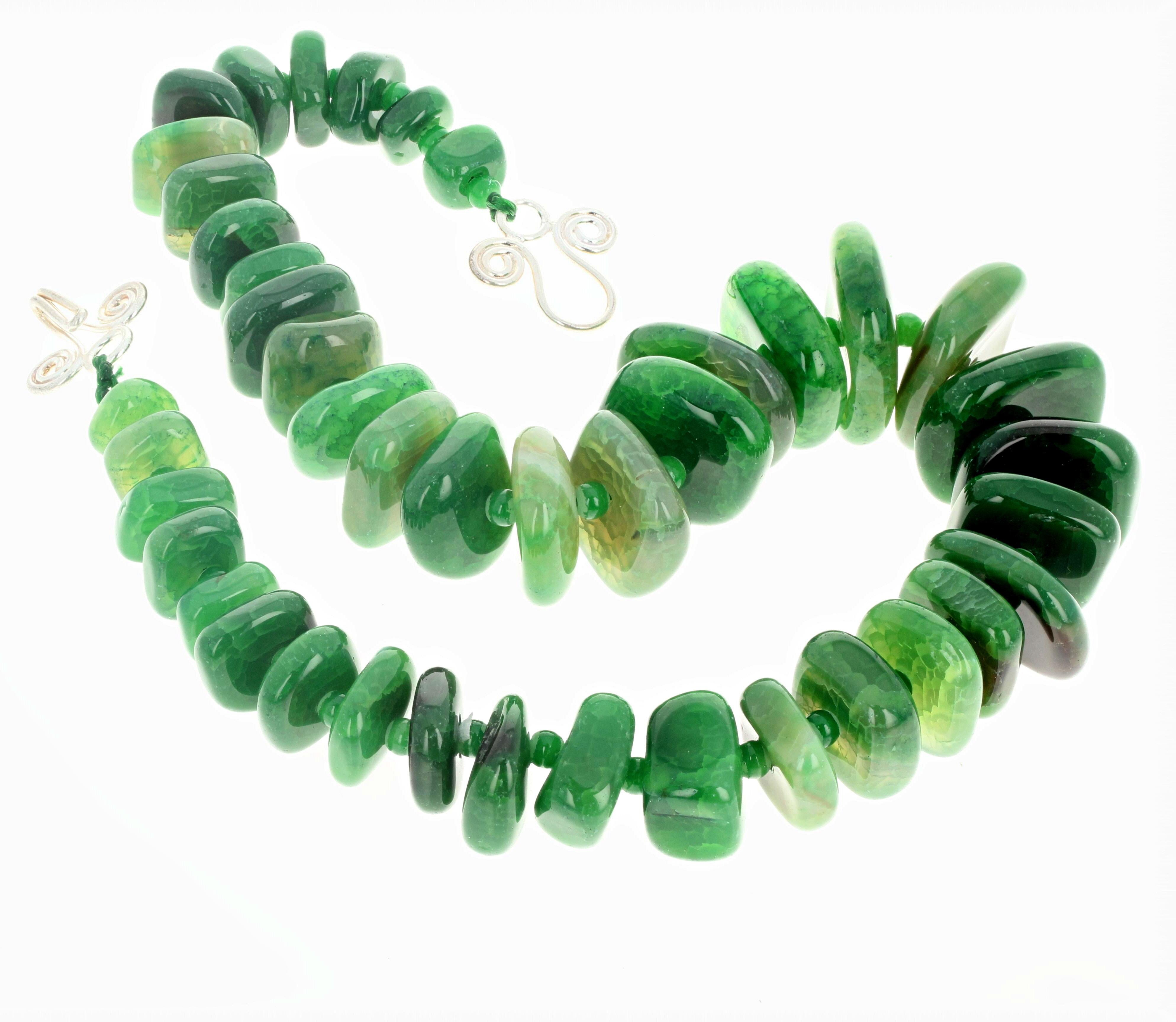 AJD Absolutely Beautiful Green Graduated Natural Irregular Agate Rondel Necklace For Sale 1