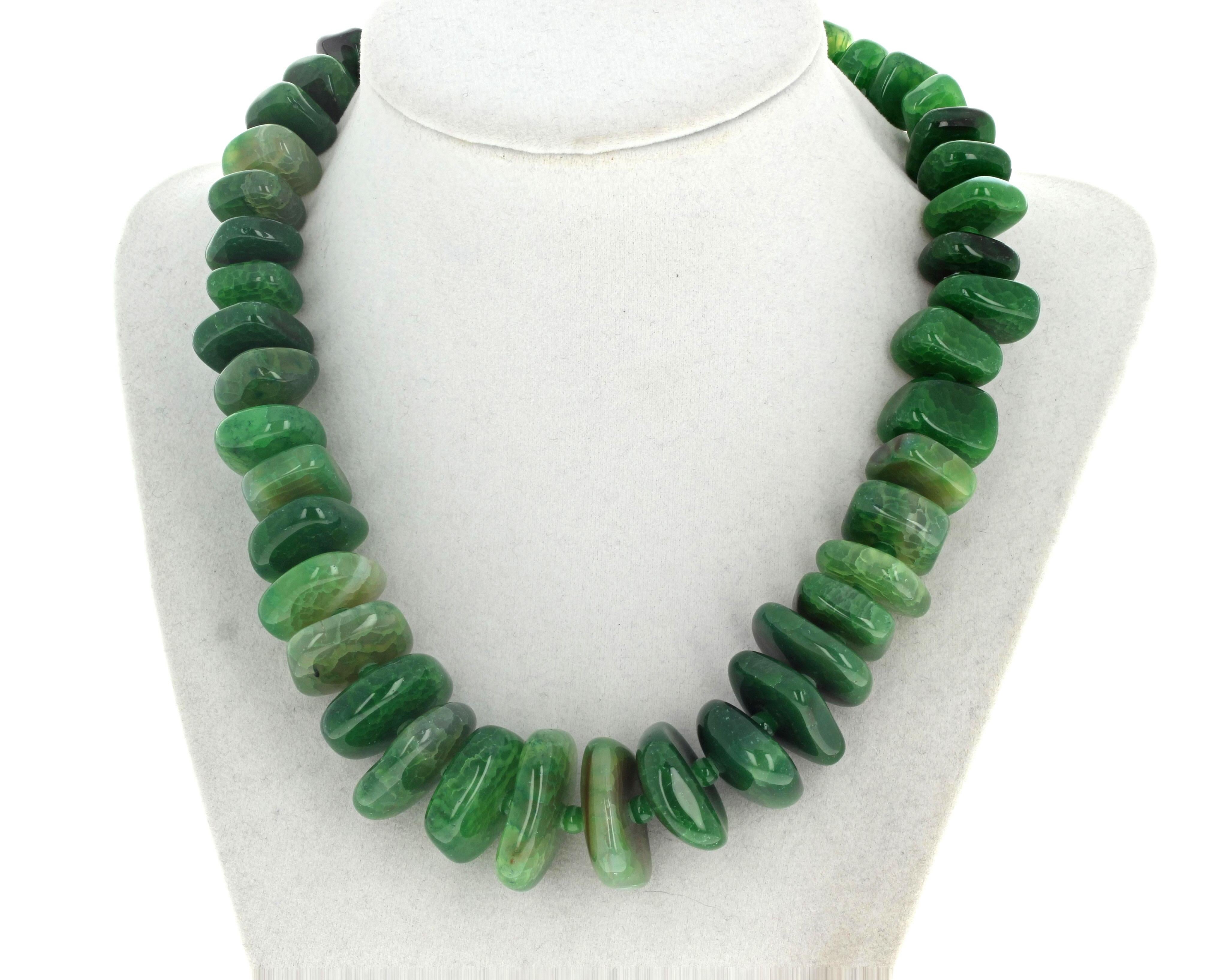 AJD Absolutely Beautiful Green Graduated Natural Irregular Agate Rondel Necklace For Sale 2