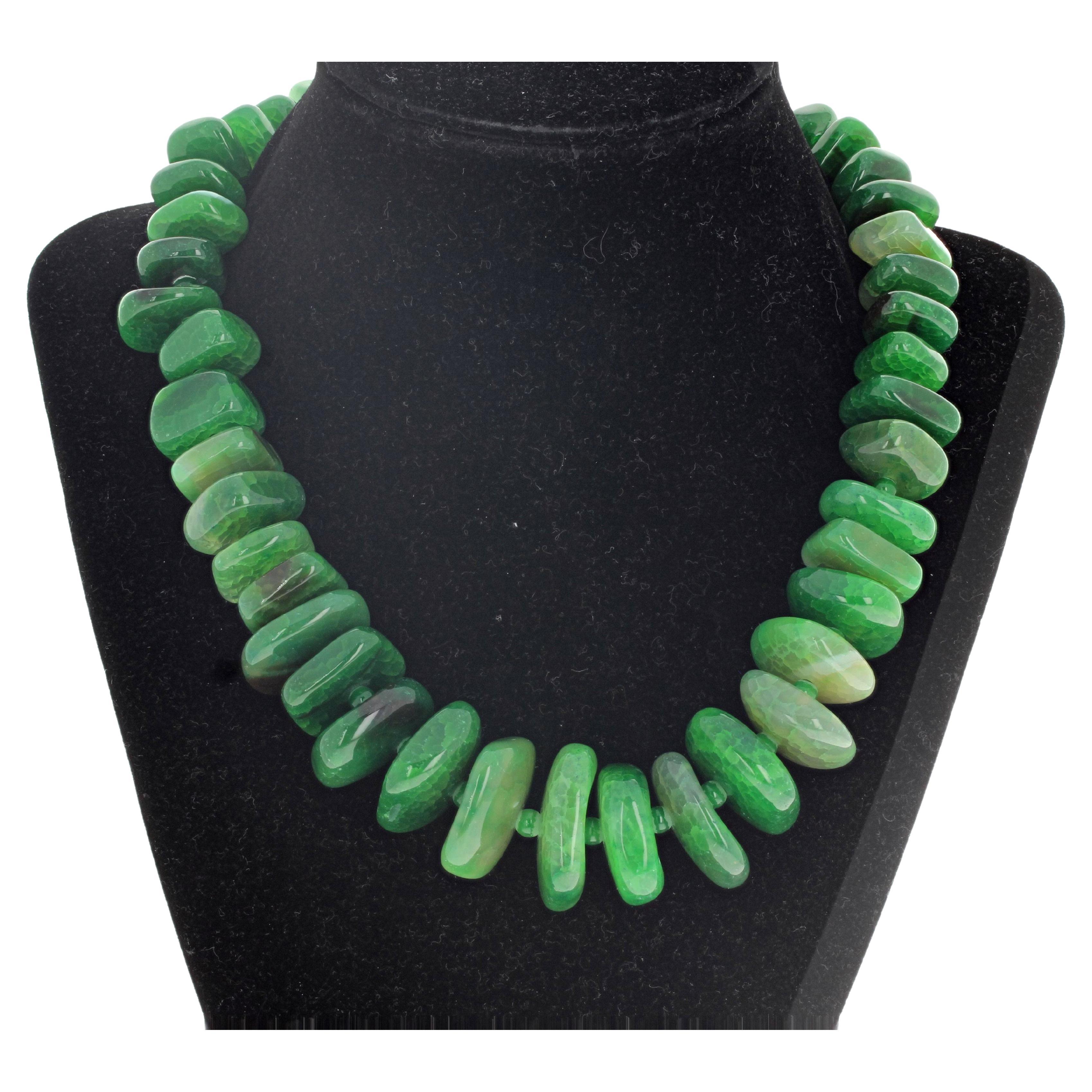 AJD Absolutely Beautiful Green Graduated Natural Irregular Agate Rondel Necklace For Sale