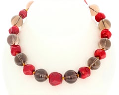 Collana AJD Elegance con quarzo fumé e vero corallo rosso naturale da 16 1/2".