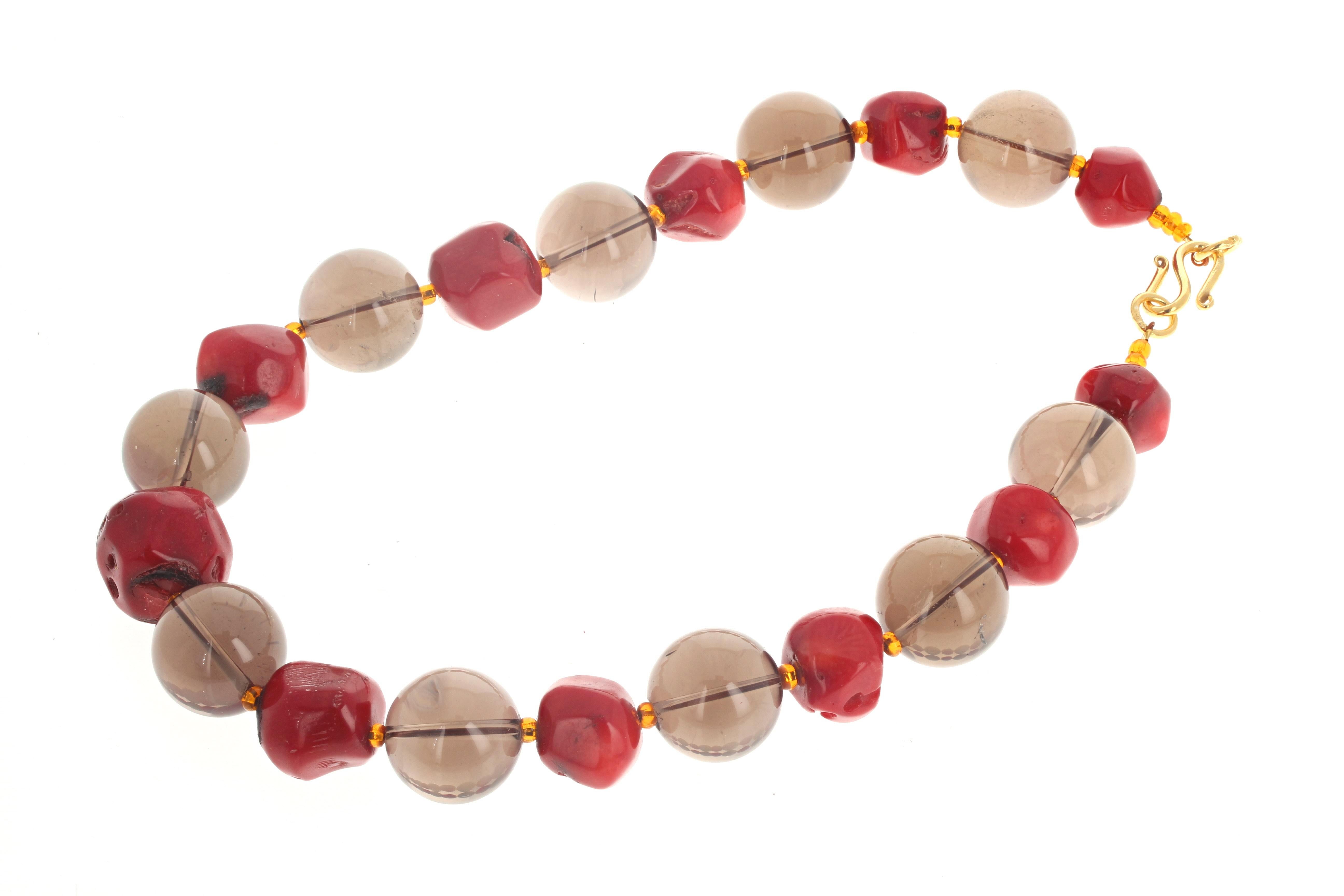 AJD, magnifique et élégant collier de 16 1/2 pouces en quartz fumé et corail rouge naturel véritable Neuf - En vente à Raleigh, NC