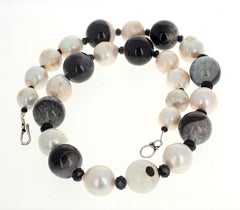Beautiful Natural Fresh Water White Pearls & Natural Real Agates Necklace