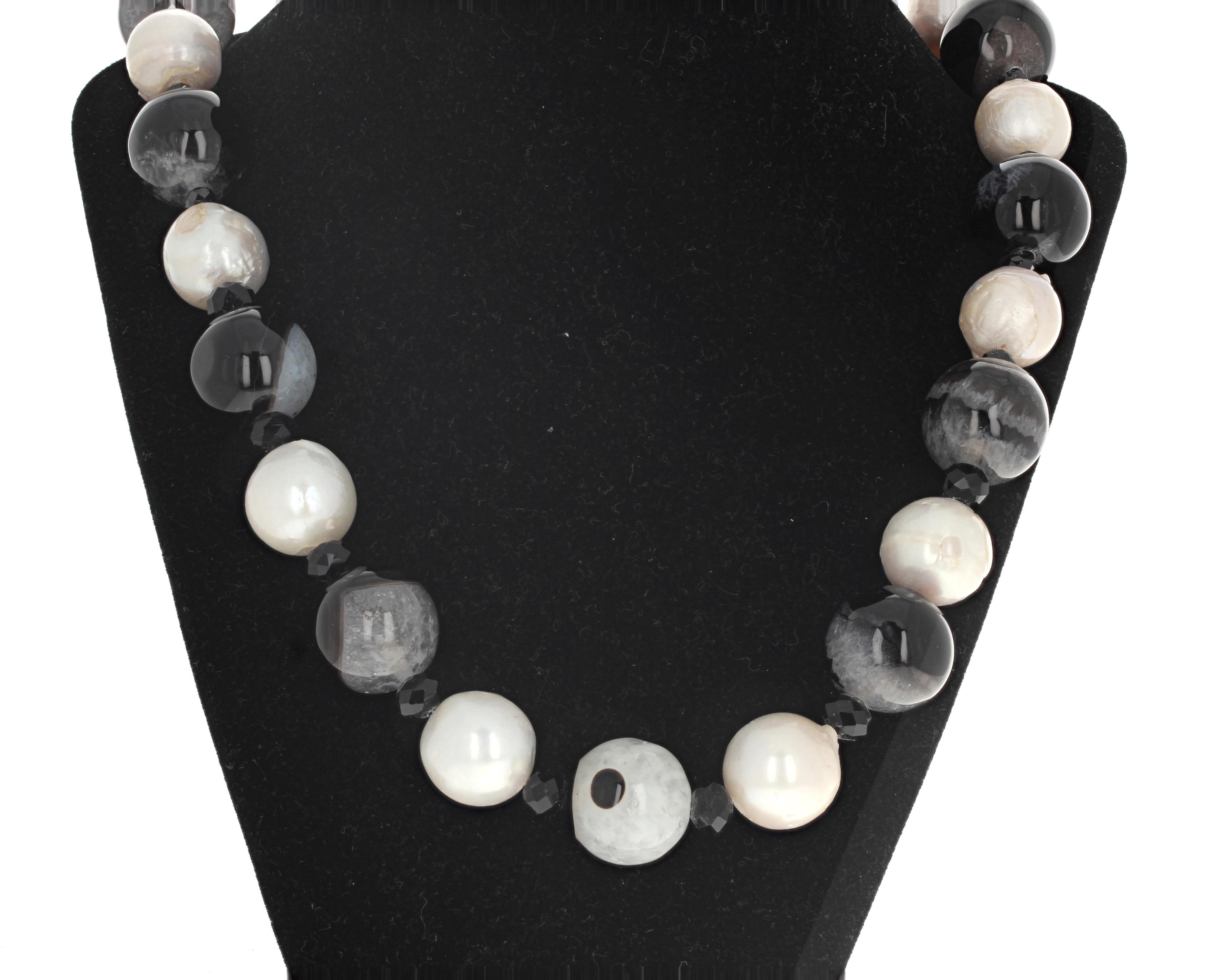 Mixed Cut AJD Beautiful Natural Fresh Water White Pearls & Natural Agate Necklace For Sale