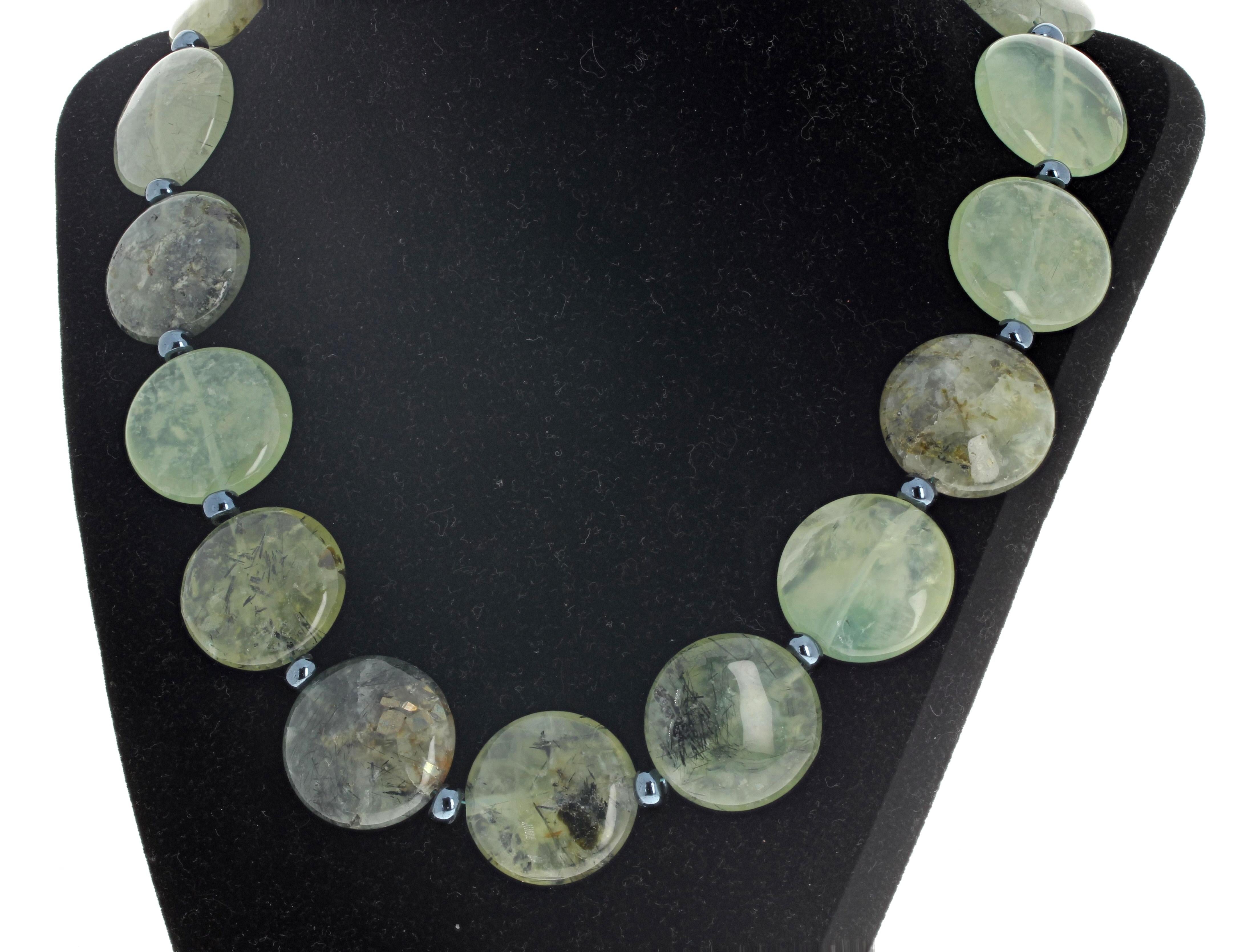AJD Beautiful Natural Real Prehnite Rondels Necklace In New Condition For Sale In Raleigh, NC