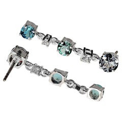 Orecchini a goccia in argento e tormalina blu AJD