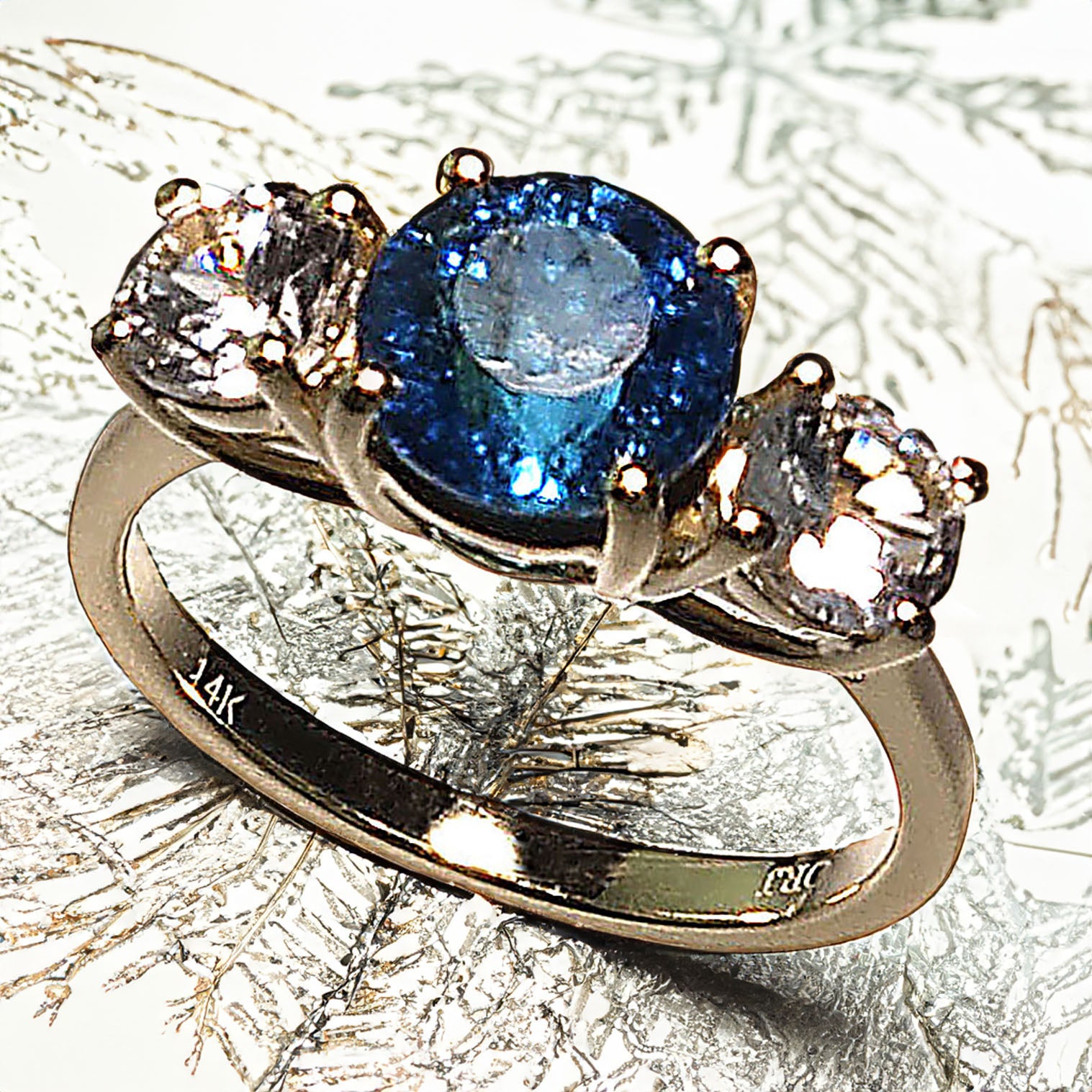 AJD Anello cocktail con tormalina blu e zircone cambogiano bianco in vendita 2