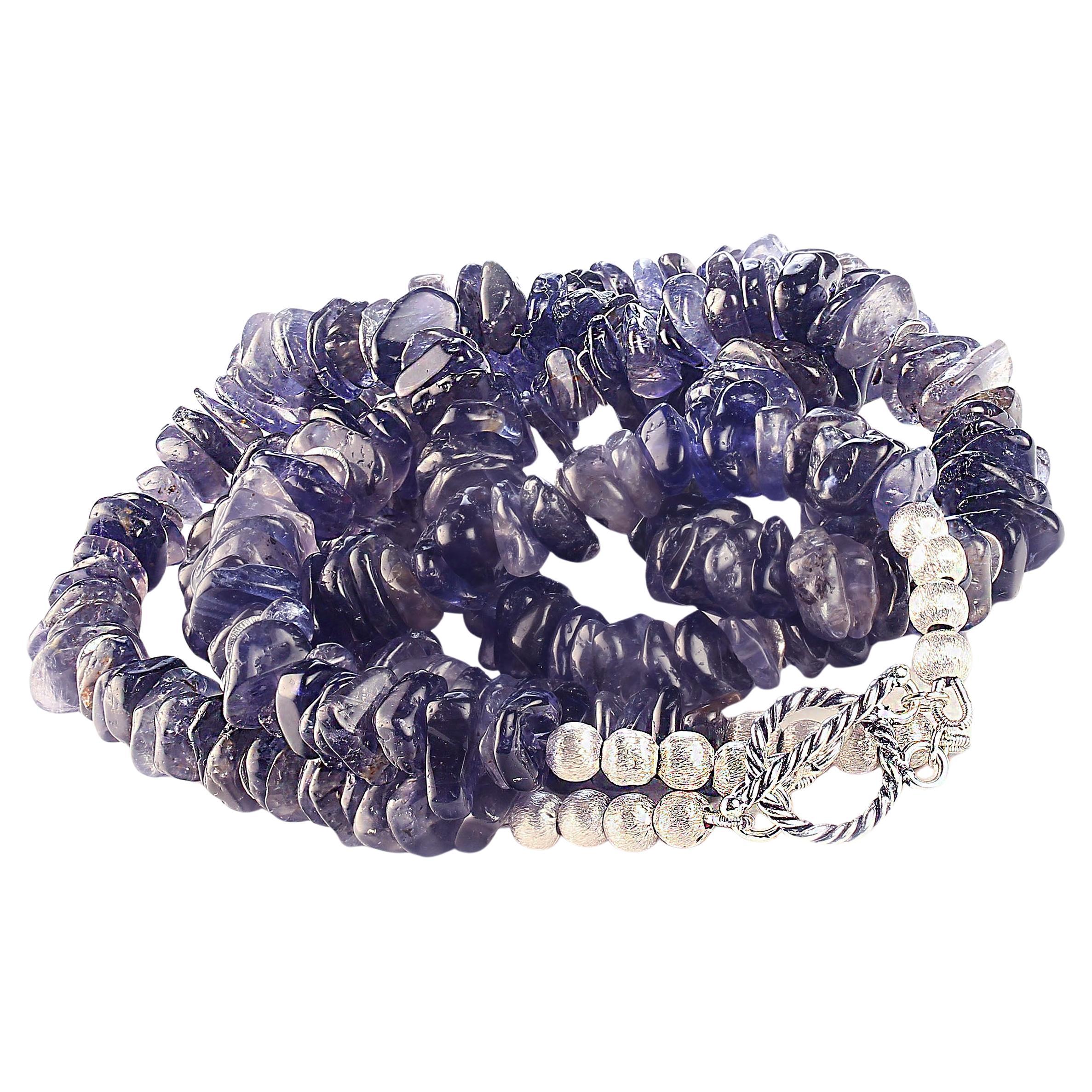 AJD Collana di perline con schegge libere di iolite blu a due fili in vendita