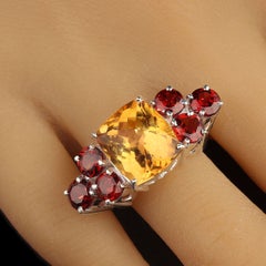 Esstellerring mit kühnem und elegantem Citrin und Granat von AJD