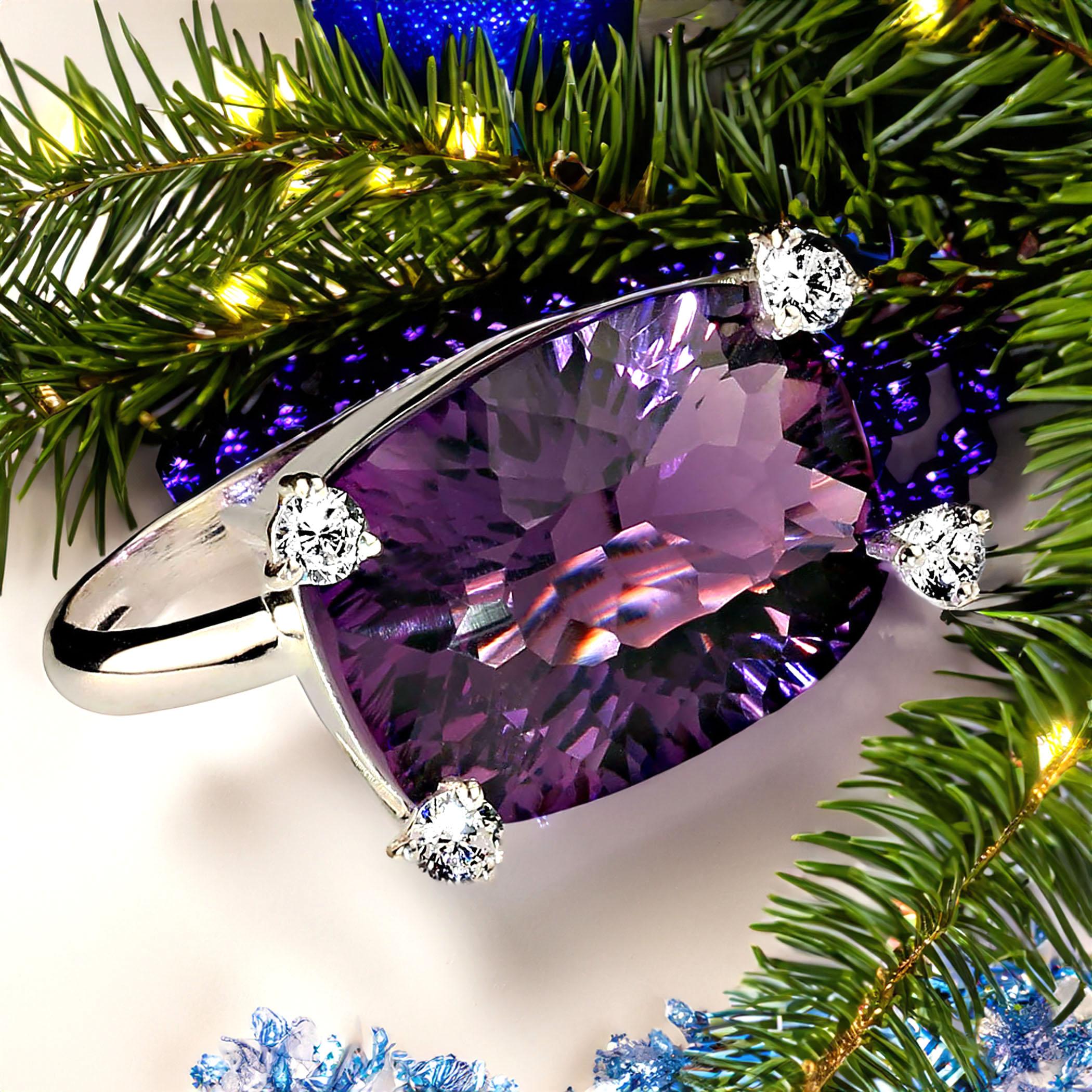 Zeitgenössischer Ring mit schillerndem Amethyst und weißem Zirkon von AJD im Angebot 1