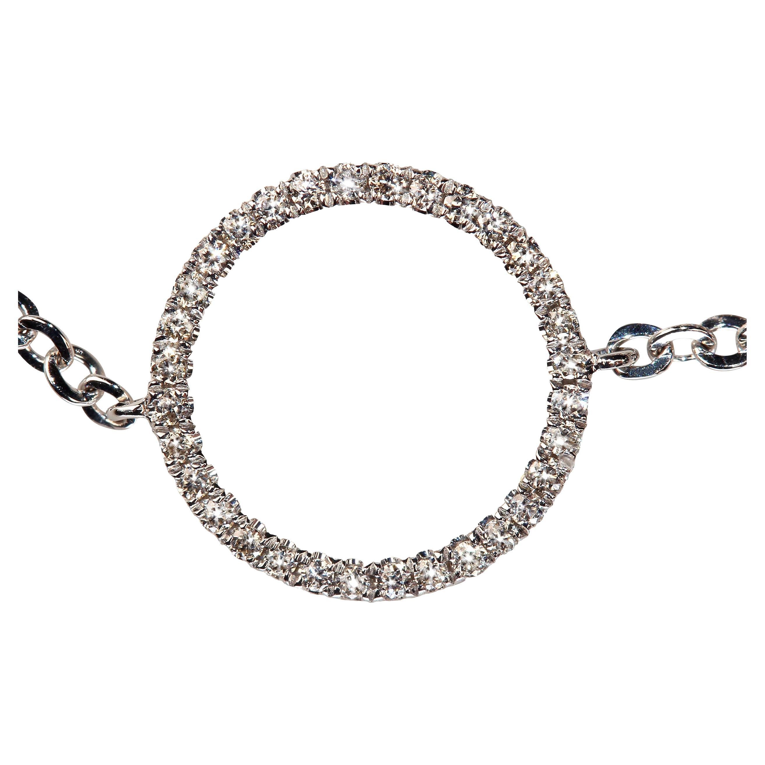 AJD Bracelet délicat en or blanc 14 carats avec cercle de diamants en vente