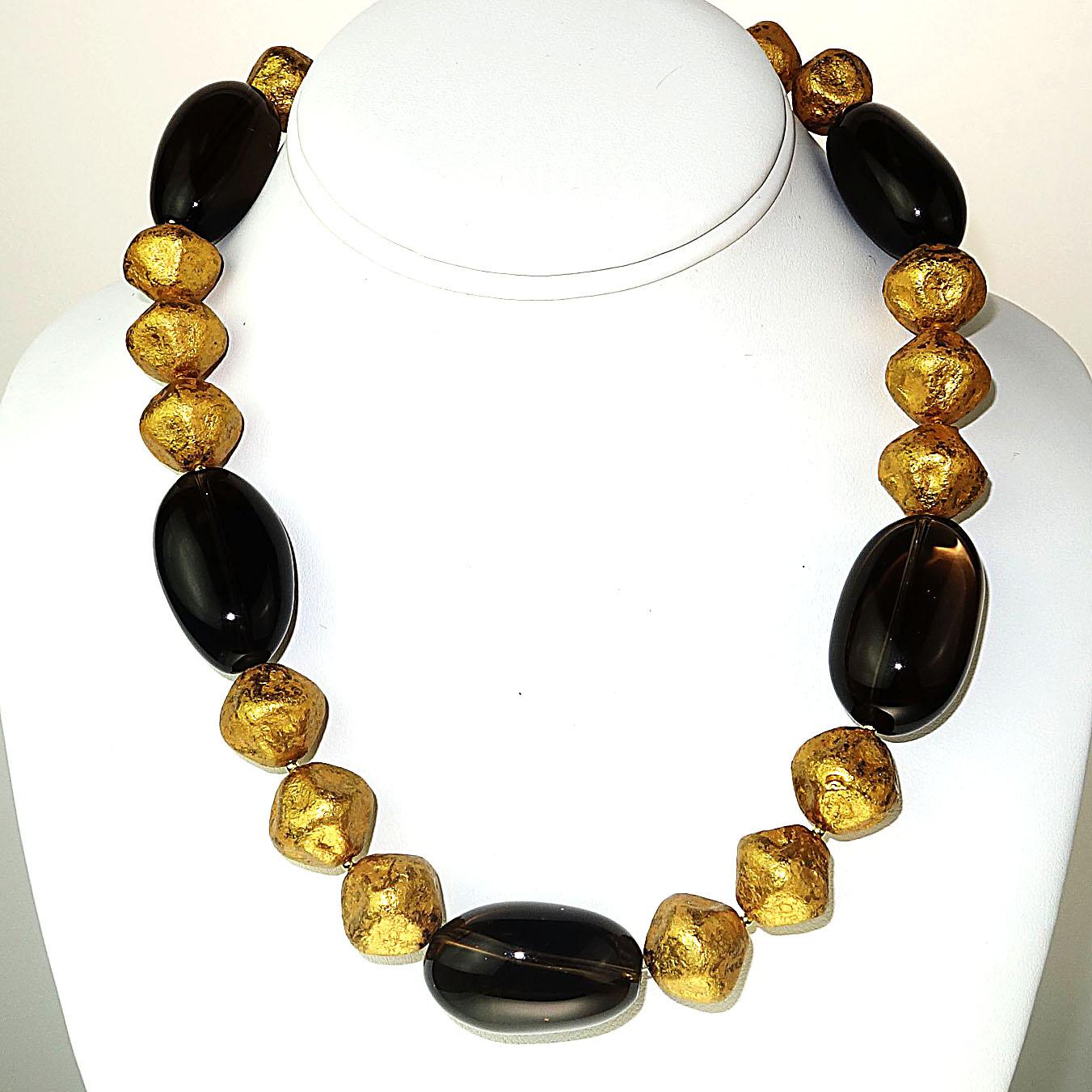 AJD Distinctive Collier de perles tchèques en quartz fumé et or en vente 3