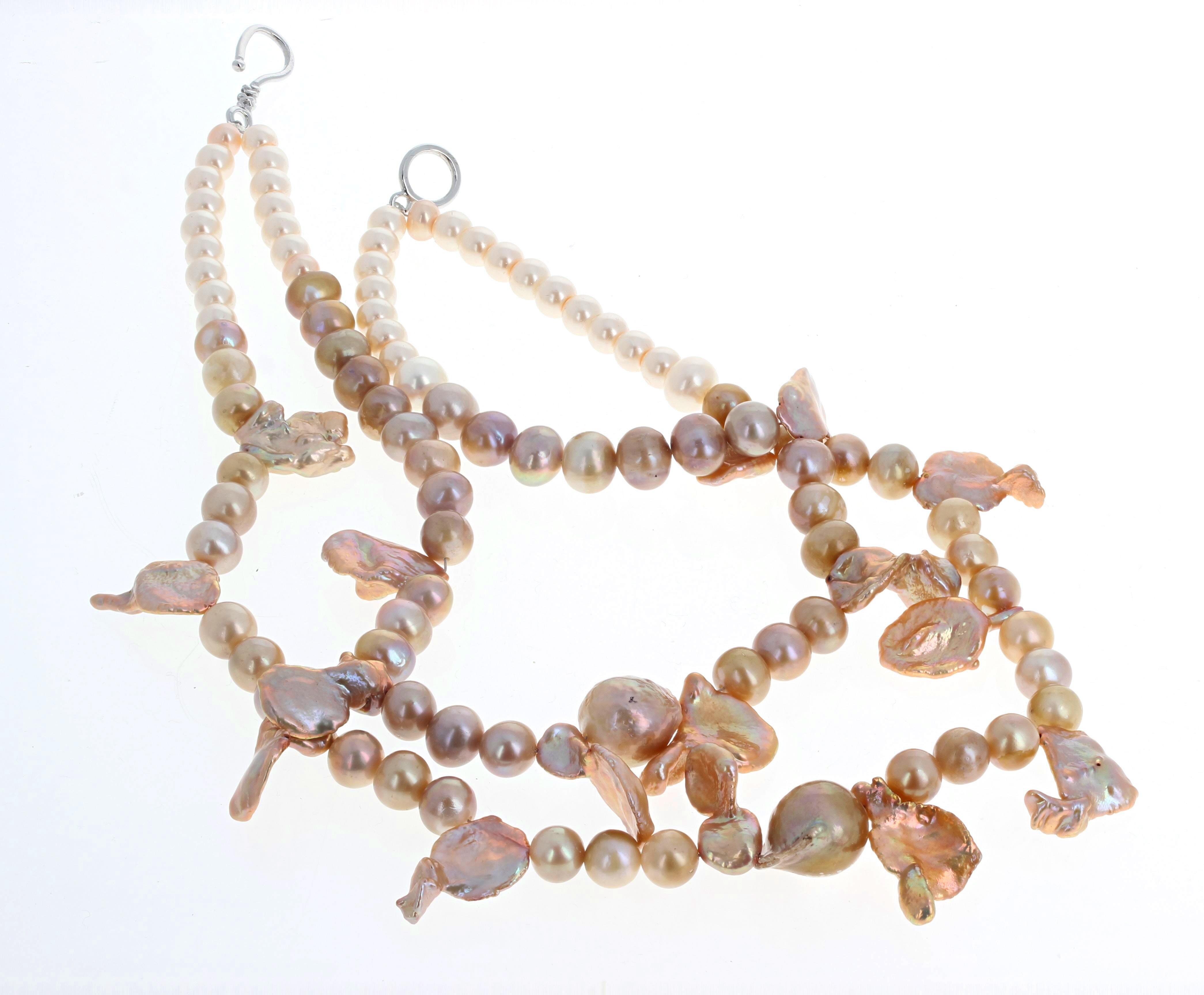 Die schönen, natürlichen Perlen in vielen verschiedenen Farben werden durch die flippigen Keshi-Perlen in der 15 Zoll langen Halskette ergänzt.  Die größten Rondellperlen sind ca. 8 mm groß, die großen Perlen sind ca. 14 mm x 12 mm groß, und die