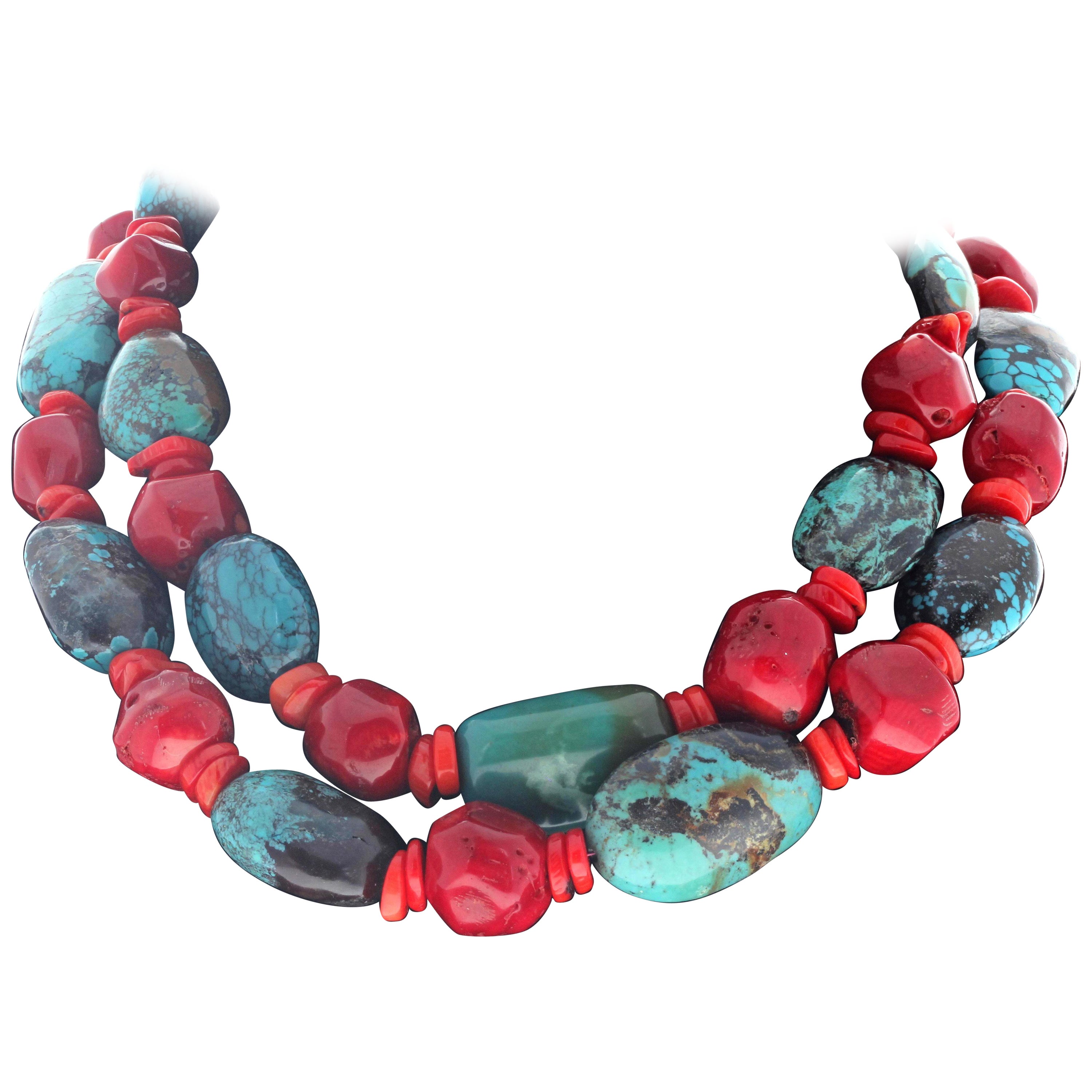 Este collar doble de Turquesa real natural y Coral real natural mide 17,5 pulgadas de largo.  El coral más grande mide aproximadamente 17 mm x 17 mm.  La turquesa más grande mide aproximadamente  31 mm x 19 mm.  El cierre es un broche de plata de