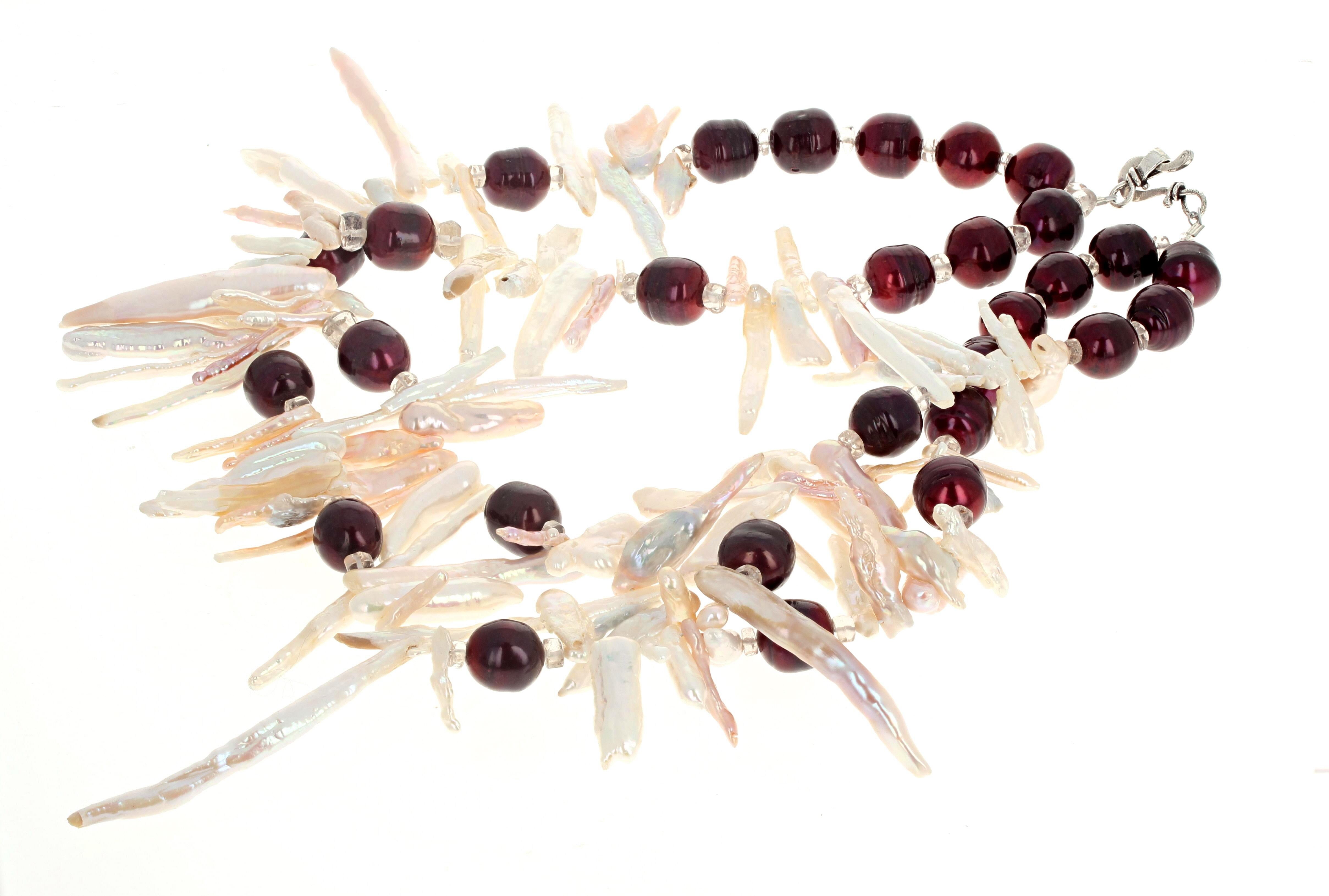 AJD dramatique collier de perles blanches de culture naturelle, feuilles et perles bourgognes Unisexe en vente