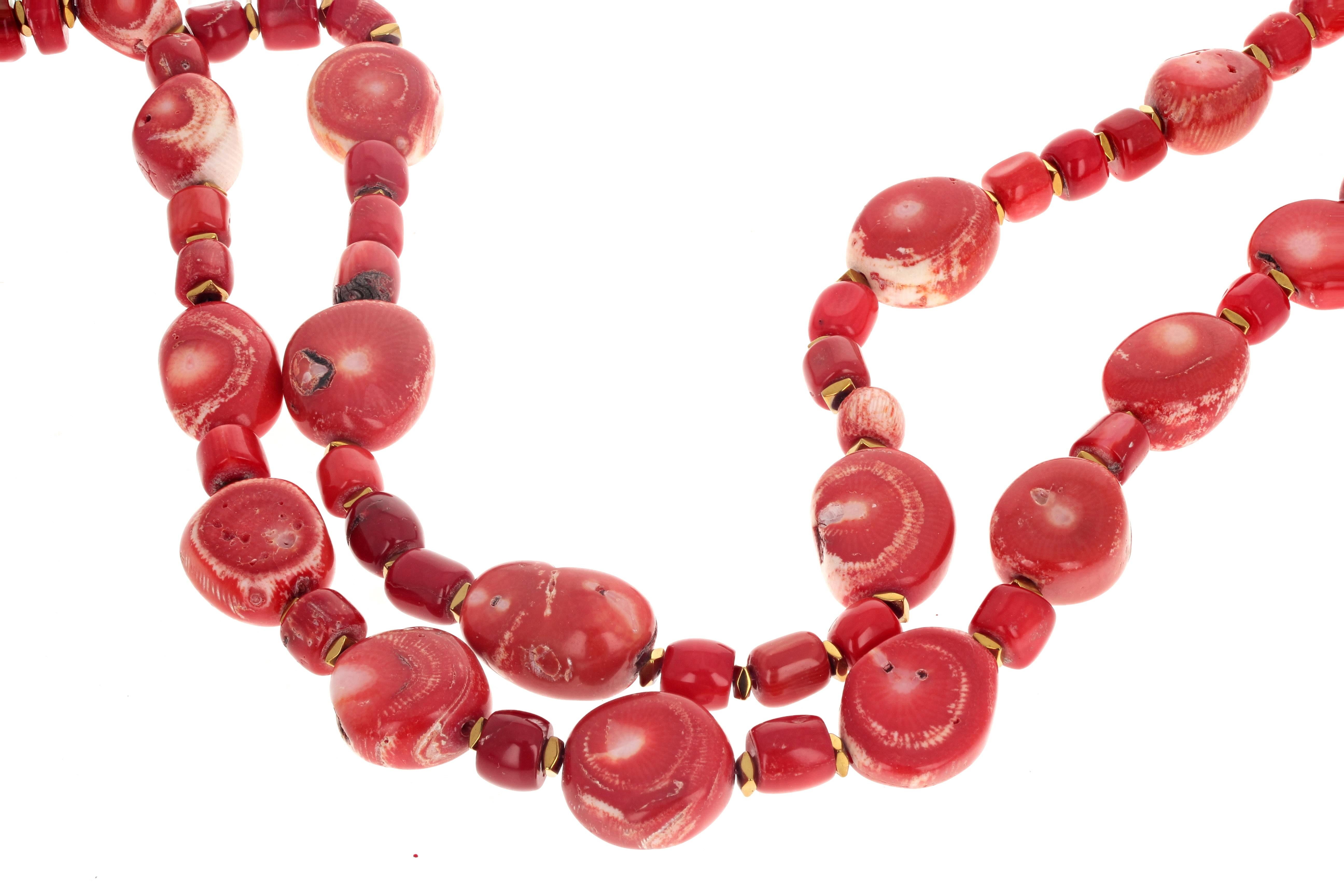 AJD Dramatische natürliche doppelreihige rote Bambus-Koralle Halskette (Gemischter Schliff) im Angebot