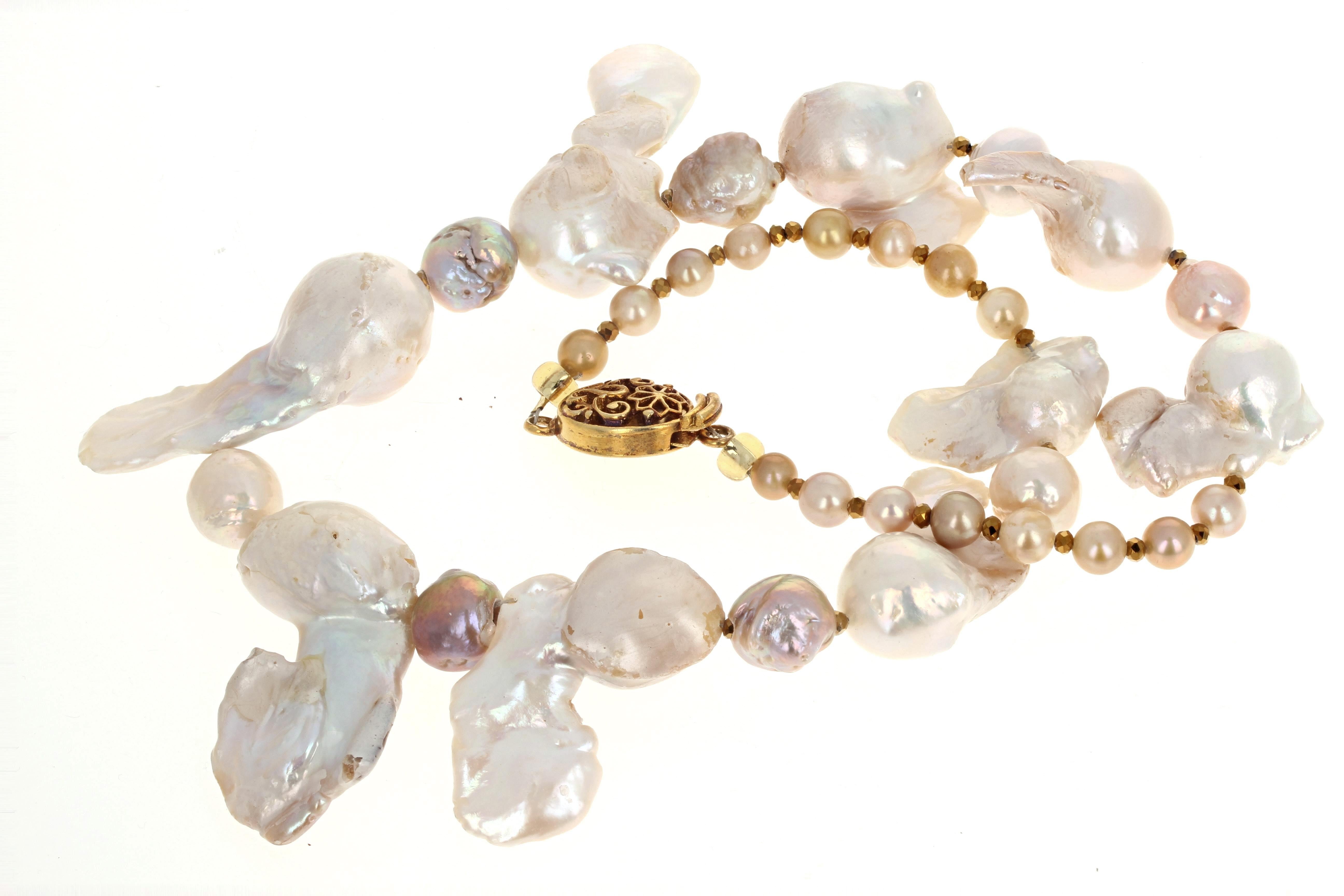 Non taillé AJD dramatique collier de perles blanches de culture naturelle en vente