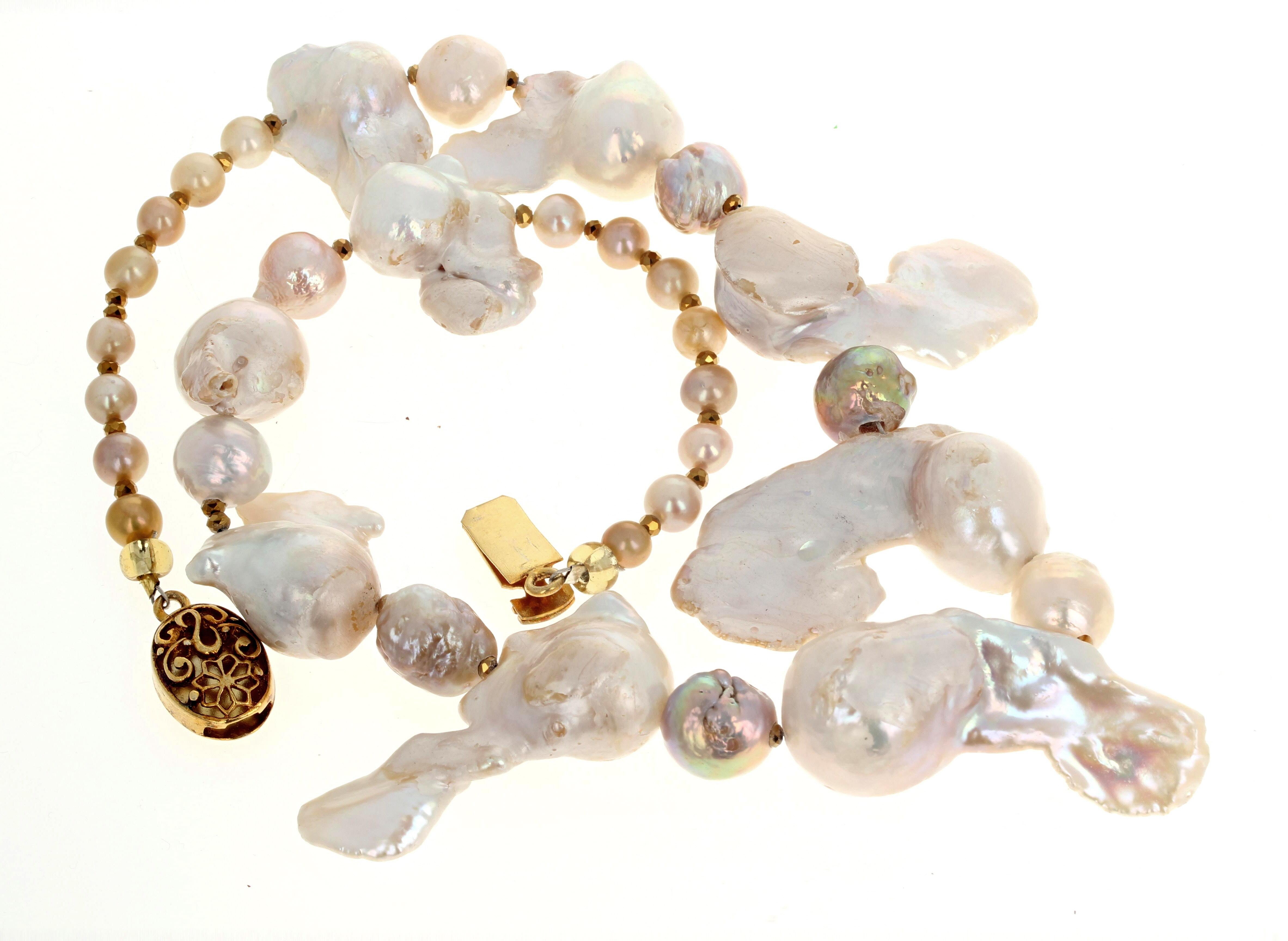 AJD dramatique collier de perles blanches de culture naturelle Unisexe en vente
