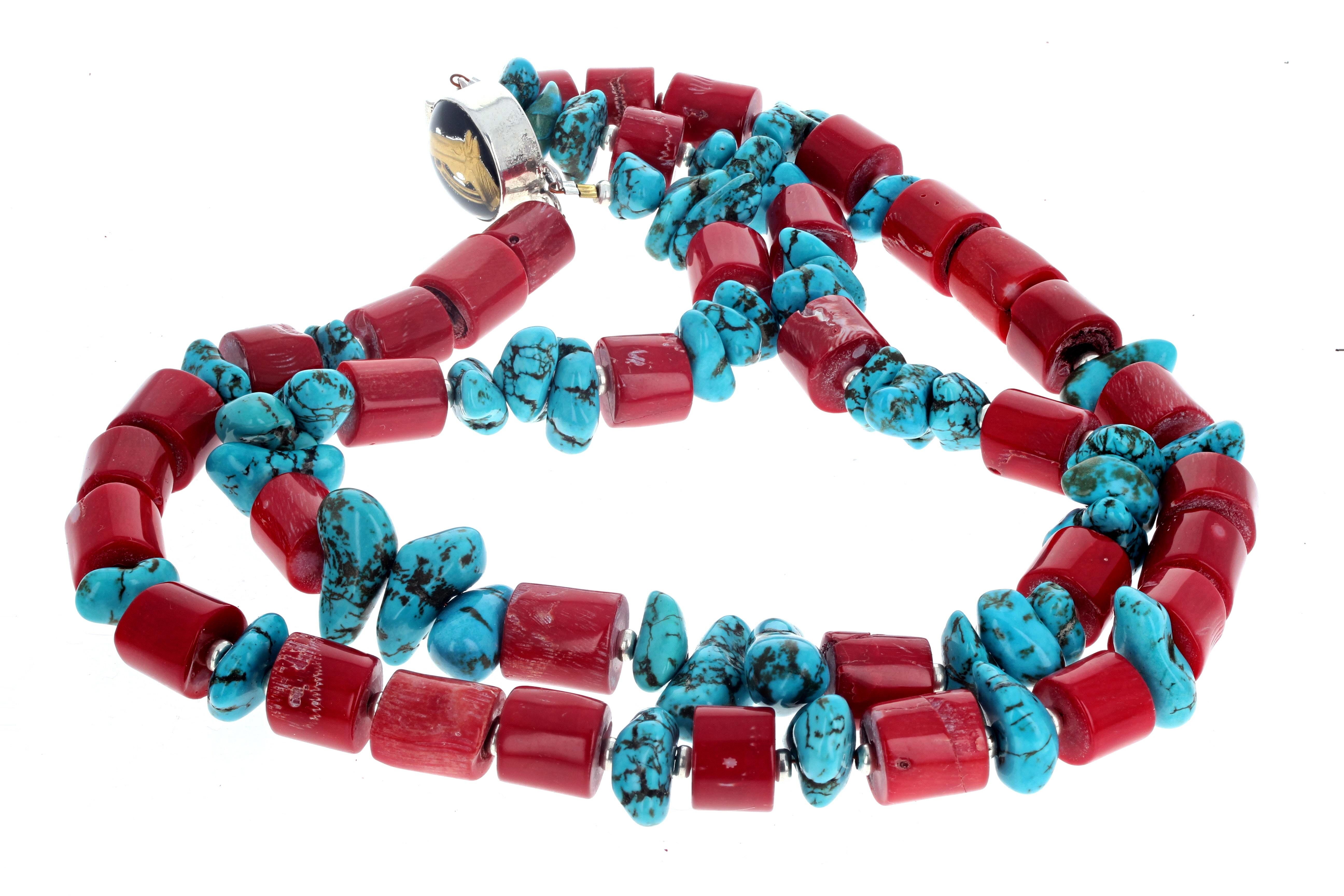 AJD Dramatische doppelreihige Halskette aus Türkis und roter Koralle für Damen oder Herren im Angebot
