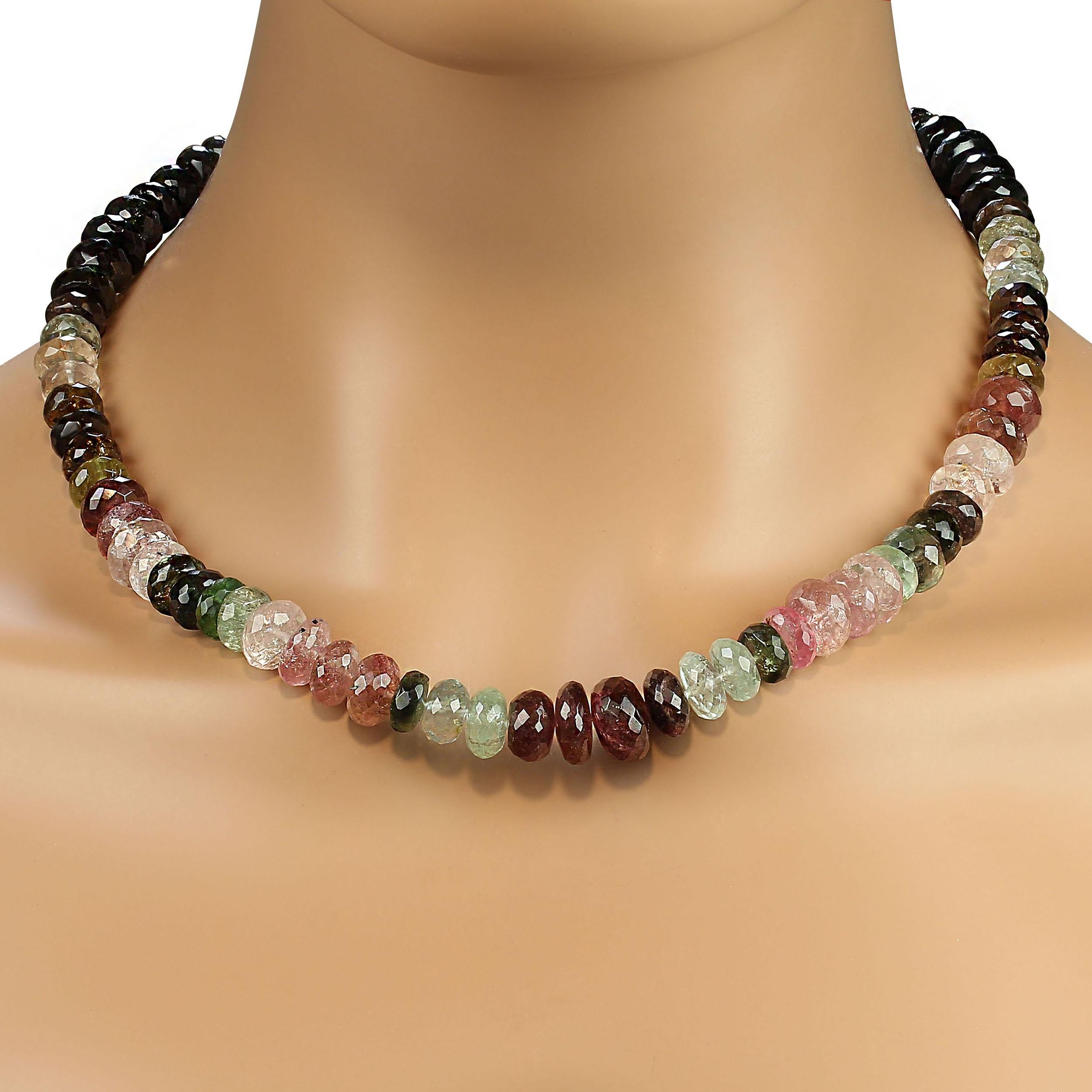 Collier de tourmaline multicolore de 18 pouces
Pierres précieuses en tourmaline véritable : Les tourmalines rondelles à facettes de 10 mm sont taillées de manière experte pour rehausser leur brillance et leur éclat.
Elegant et polyvalent : avec une