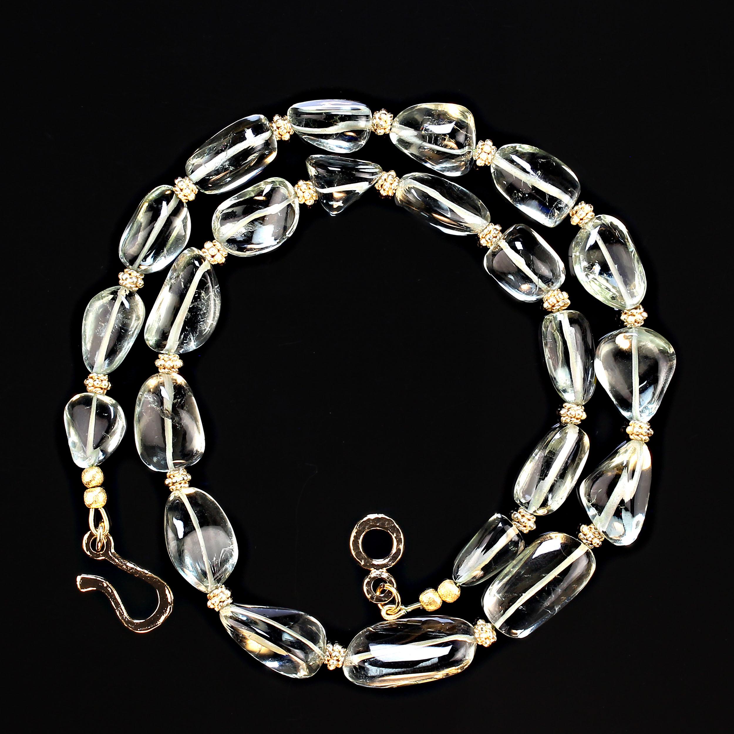 AJD Elegante 22 Zoll Praziolite-Halskette mit goldfarbenen Akzenten  Großes Geschenk (Perle) im Angebot