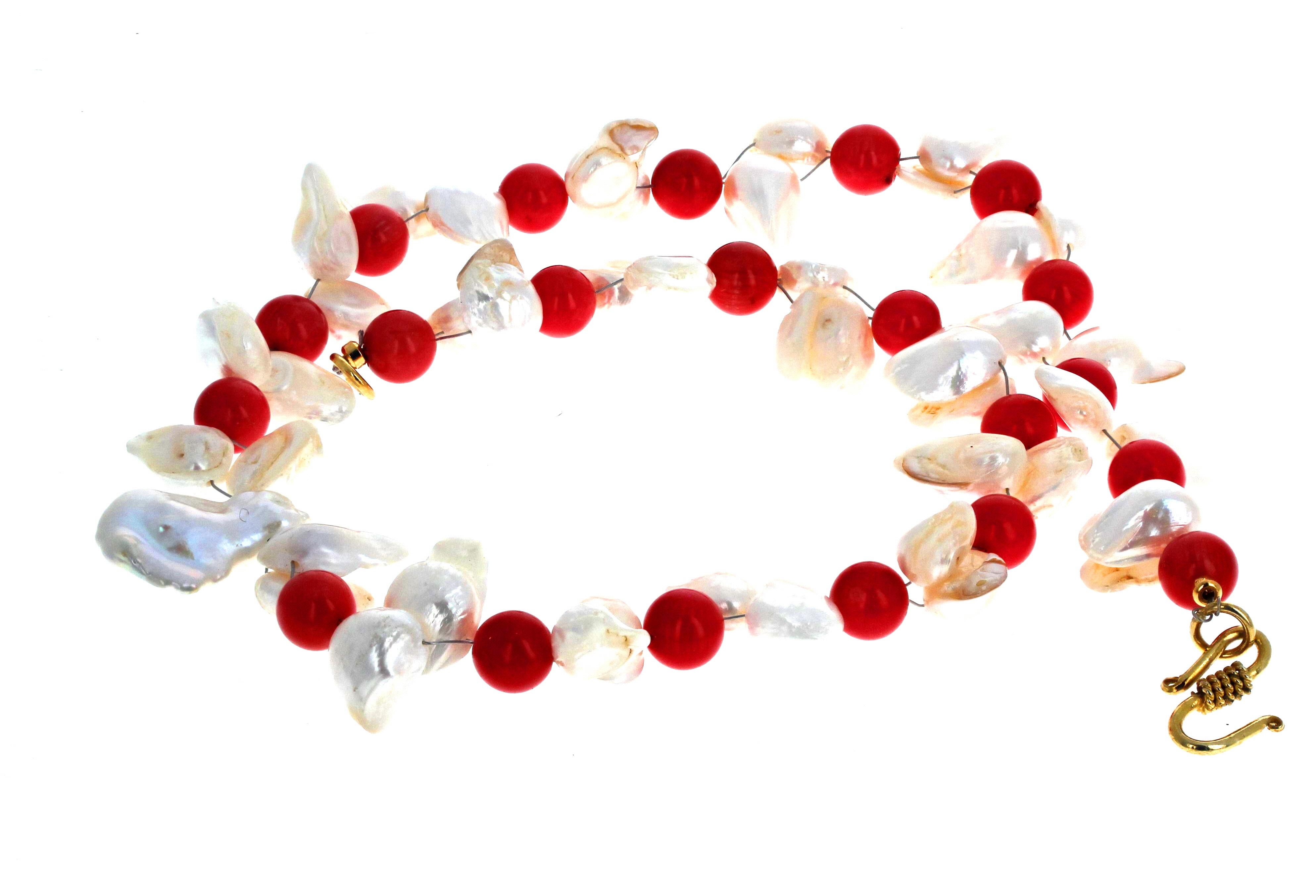 AJD Elegante weiße Perlen & orangefarbene italienische runde Perlen & echte Koralle 21