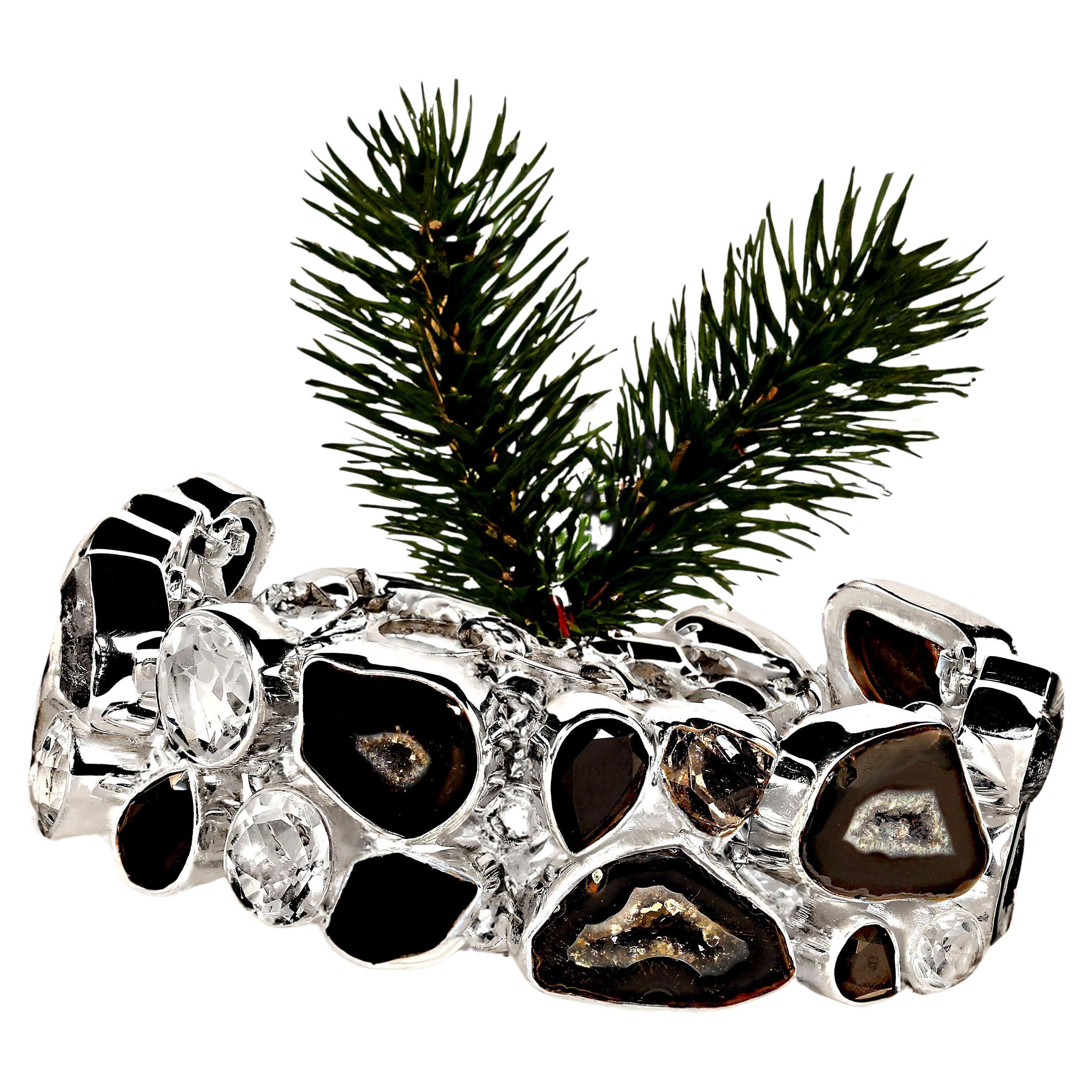 AJD Elegant Black and White Gemstone Bracelet For Sale 2