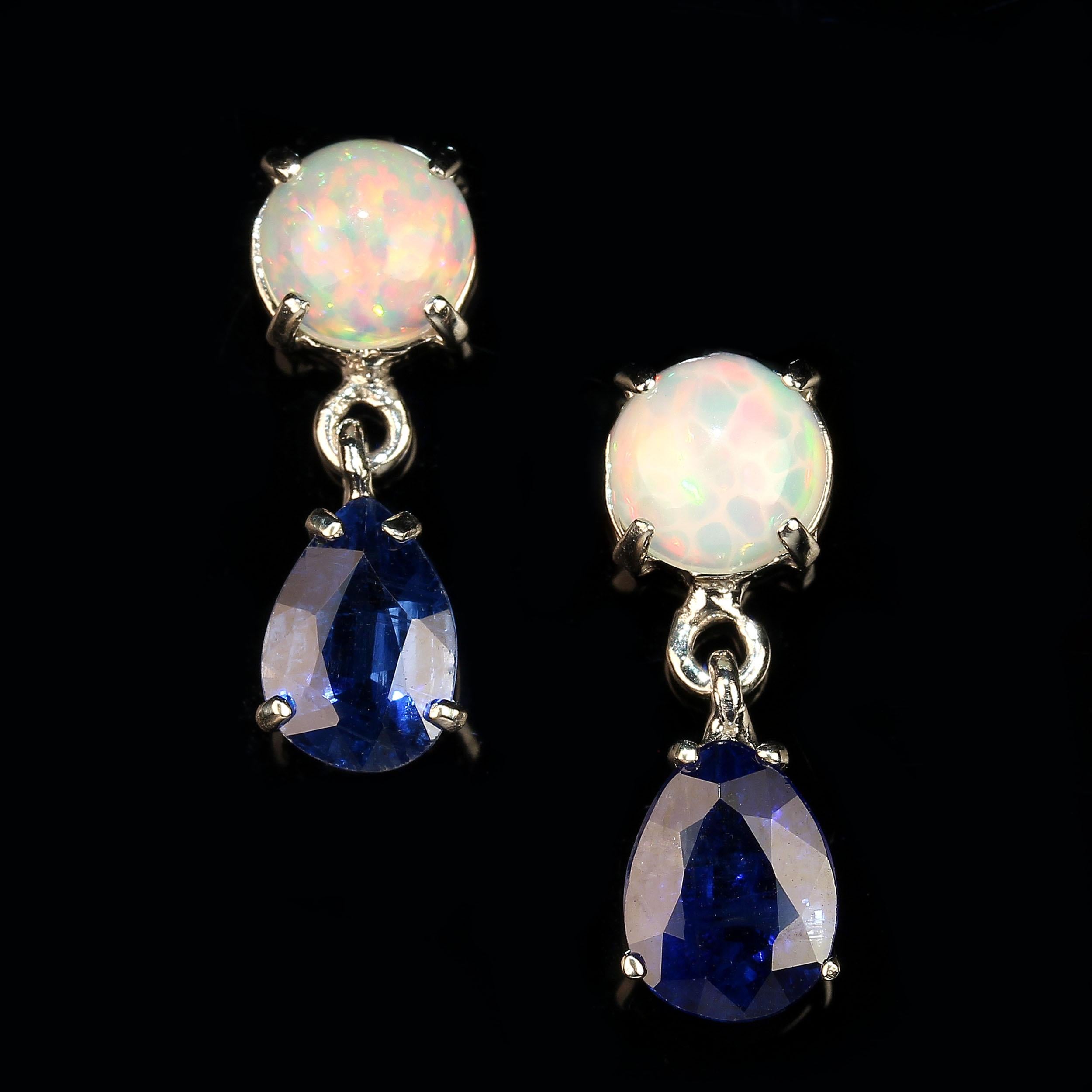 Elegante blaue Kyanit- und Opal-Ohrringe aus 14K leuchtendem Weißgold von JD (Kunsthandwerker*in) im Angebot