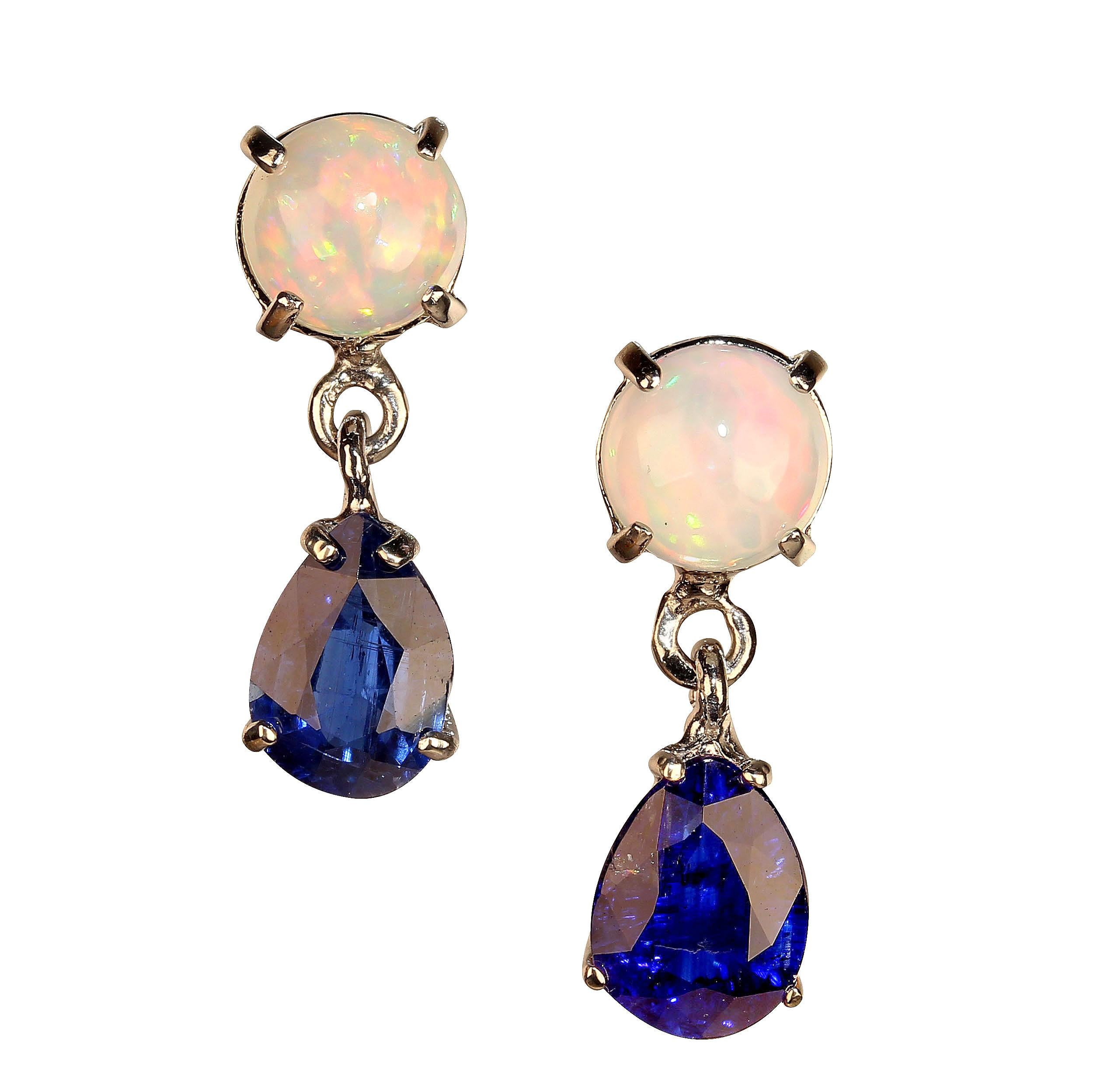 AJD Elegante Ohrhänger aus blauem Kyanit und Opal aus 14 Karat leuchtendem Weißgold für Damen oder Herren
