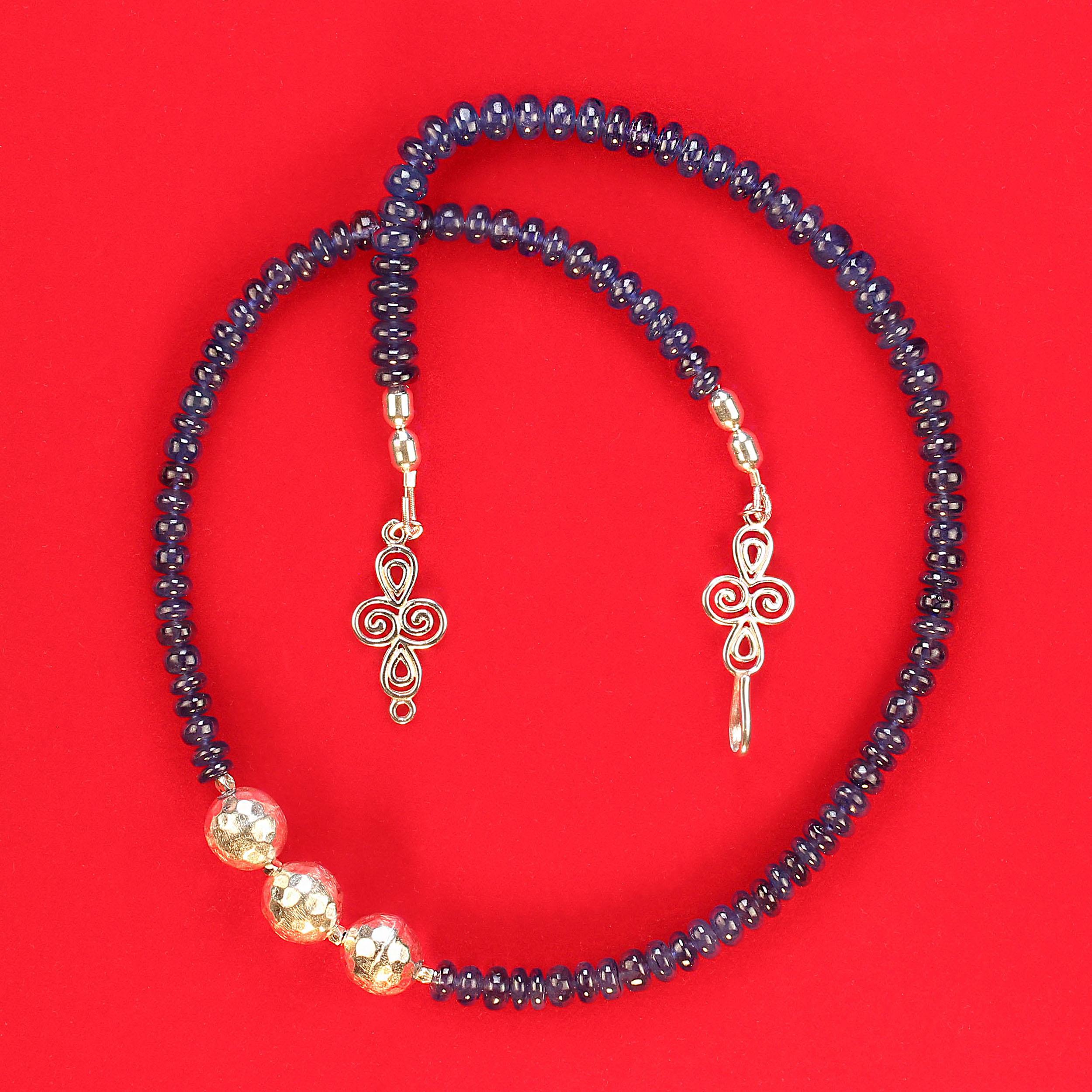 AJD Elegant Blue Sapphire and Sterling Silver 19 Inch Necklace For Sale 3