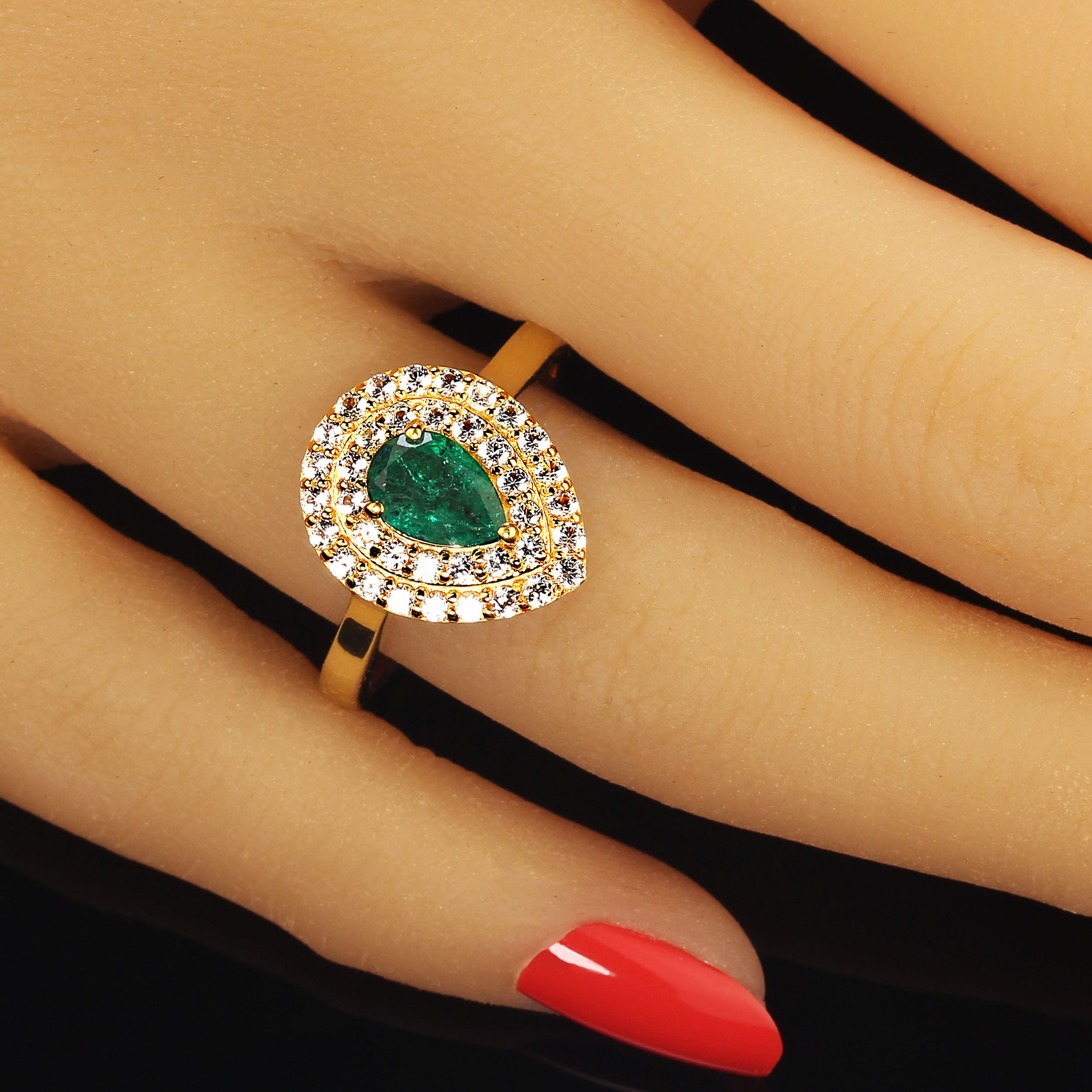 AJD Eleganter Smaragd- und weißer Saphir-Ring