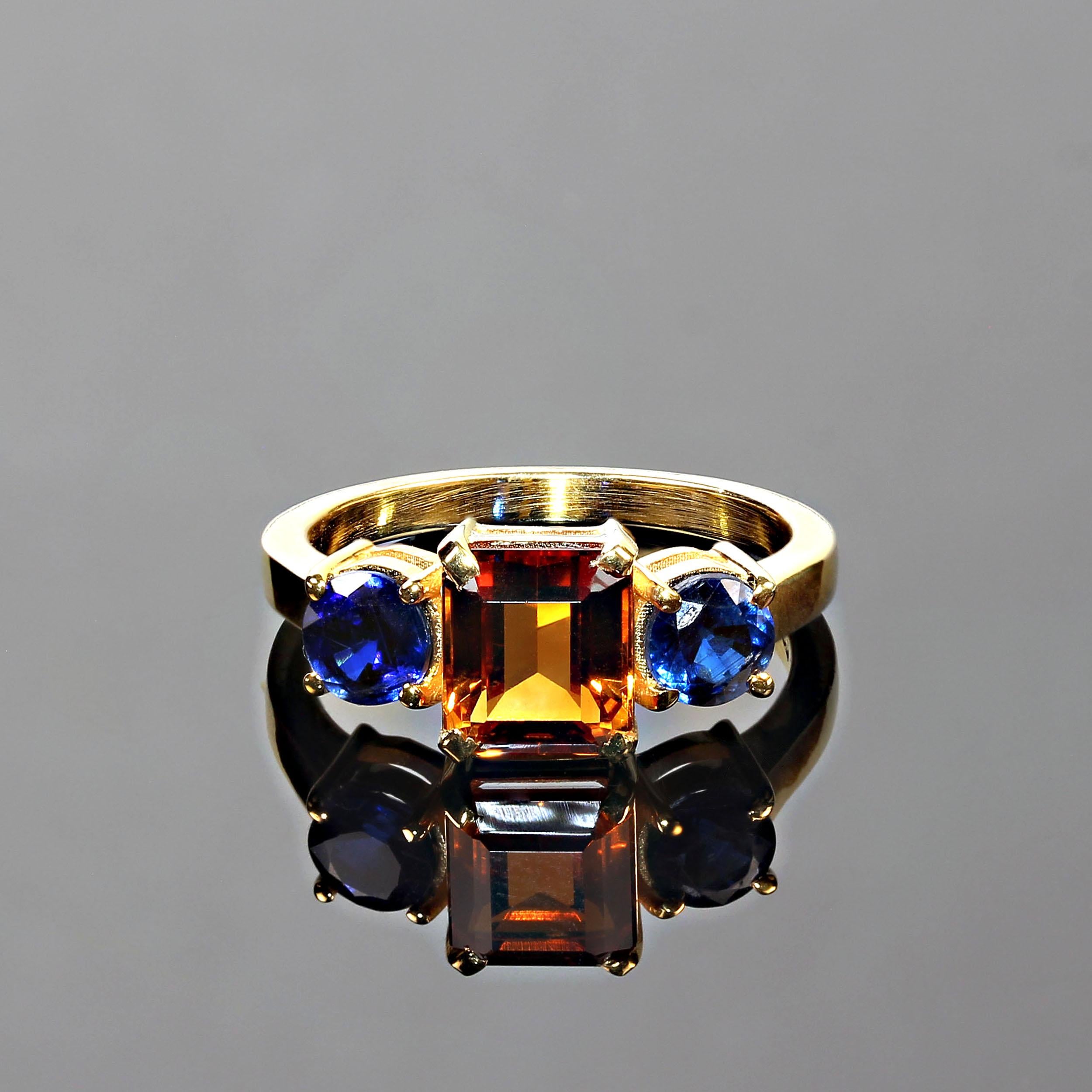 AJD Eleganter Citrin im Smaragdschliff im Smaragdschliff akzentuiert mit rundem blauem Kyanit-Ring für Damen oder Herren im Angebot