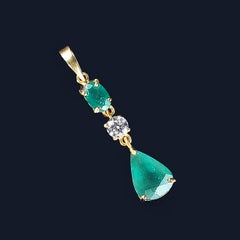 Eleganter Smaragd-Anhänger von AJD aus Gold Rhodium über Sterlingsilber-Fassung