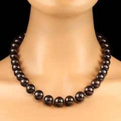 AJD Collana con gemme nere, elegante e delicatamente graduata, con accenti in argento