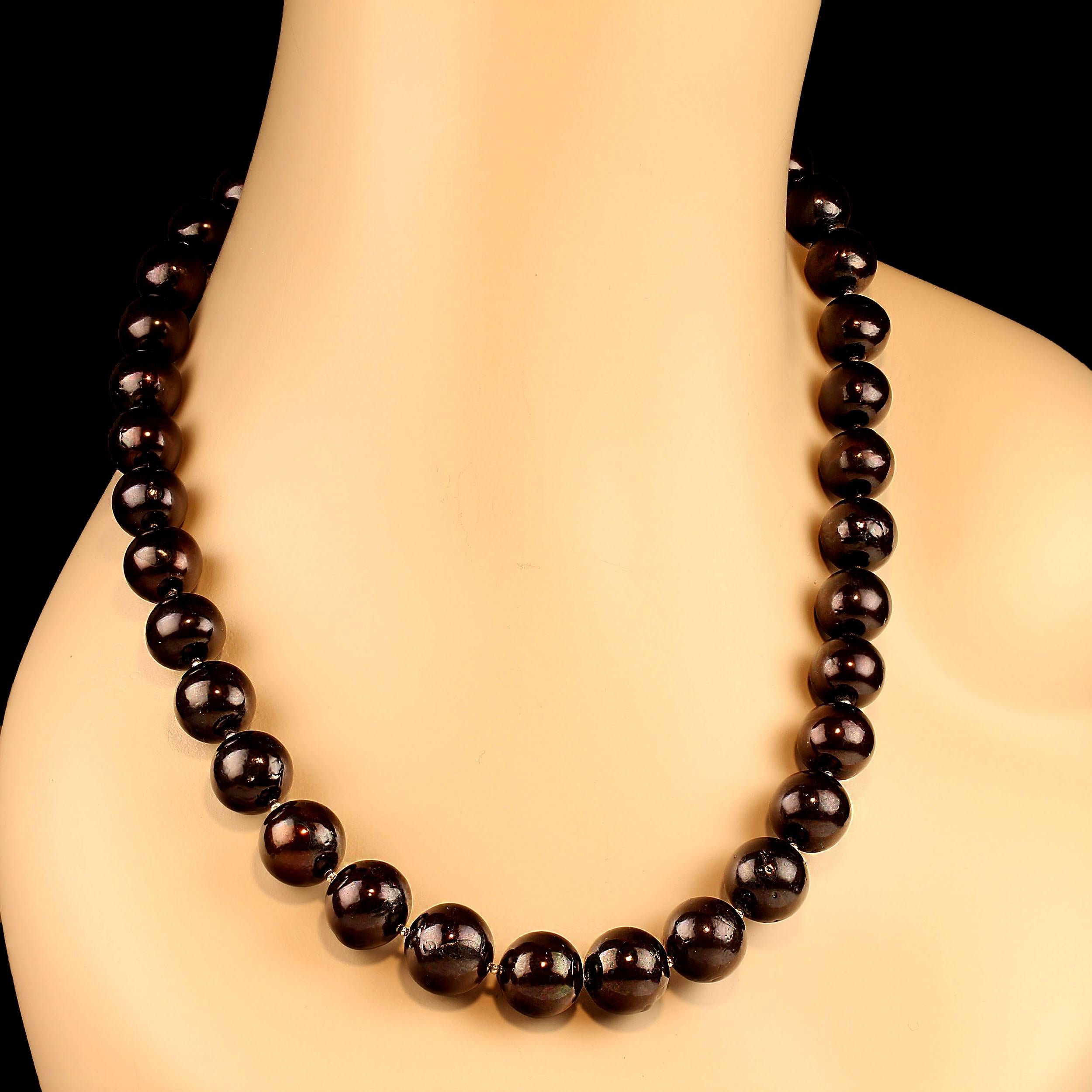 AJD Collana con gemme nere, elegante e delicatamente graduata, con accenti in argento in vendita 2