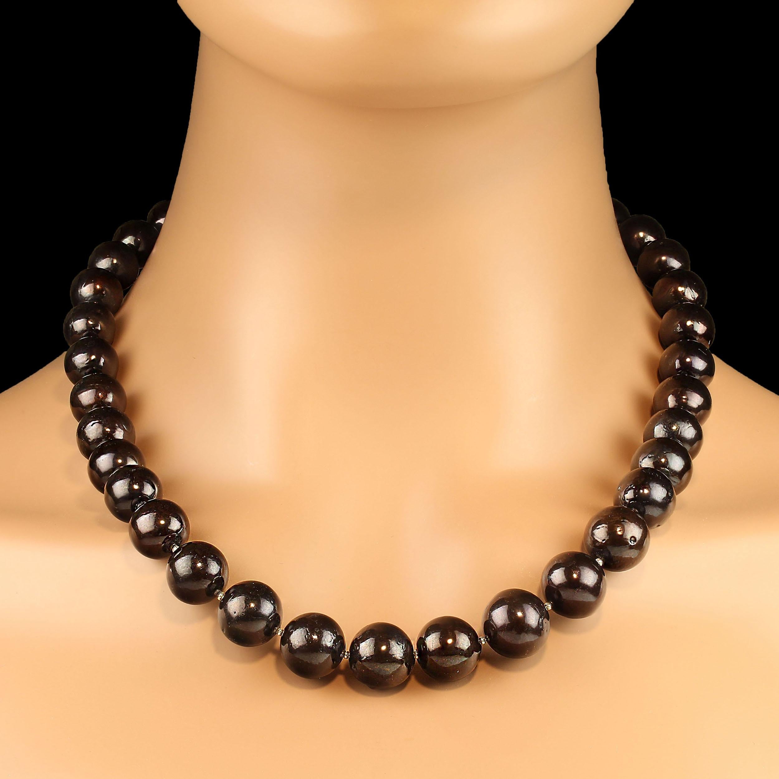 AJD Collana con gemme nere, elegante e delicatamente graduata, con accenti in argento in vendita 3