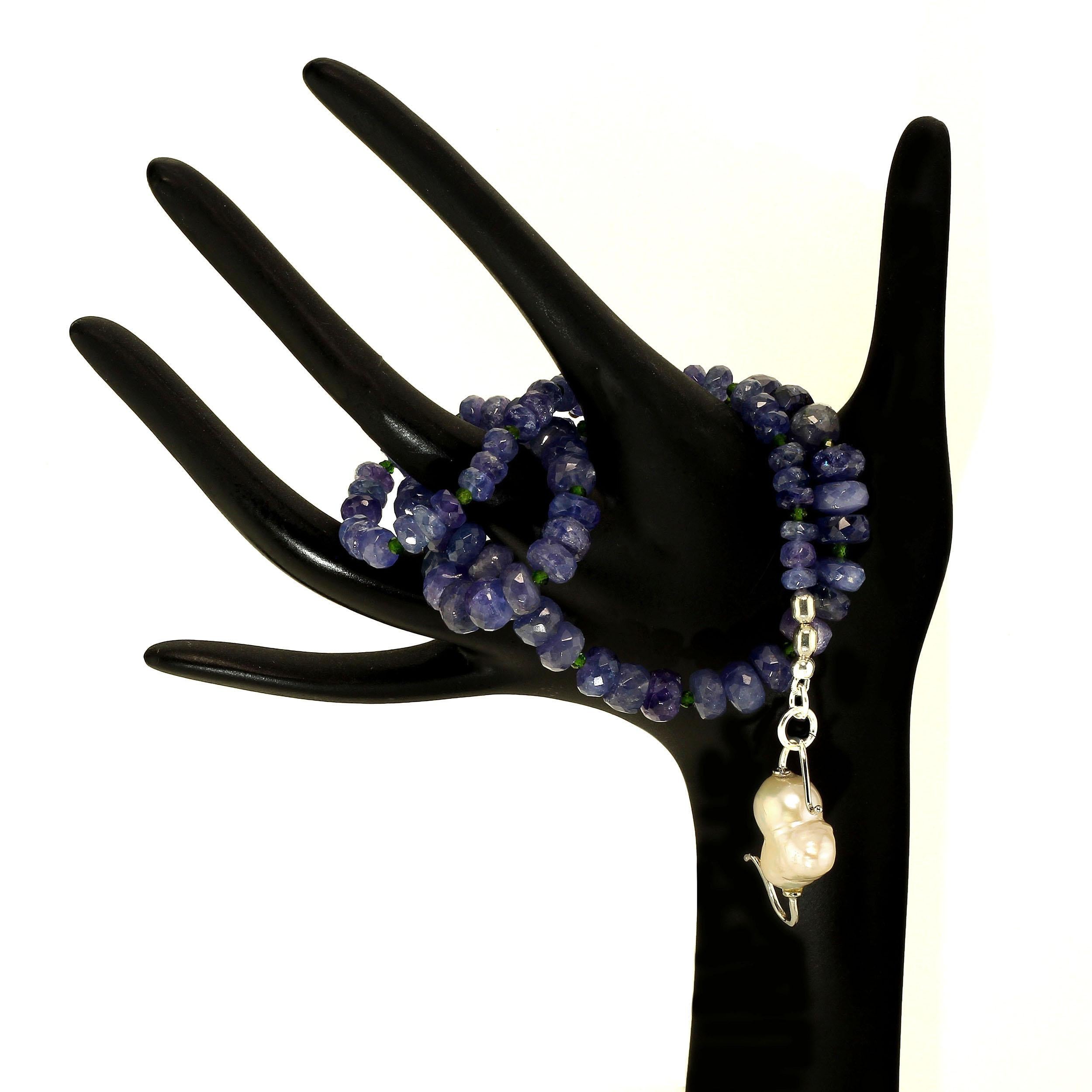 AJD Elegant Graduated Tanzanite Necklace In New Condition In Raleigh, NC