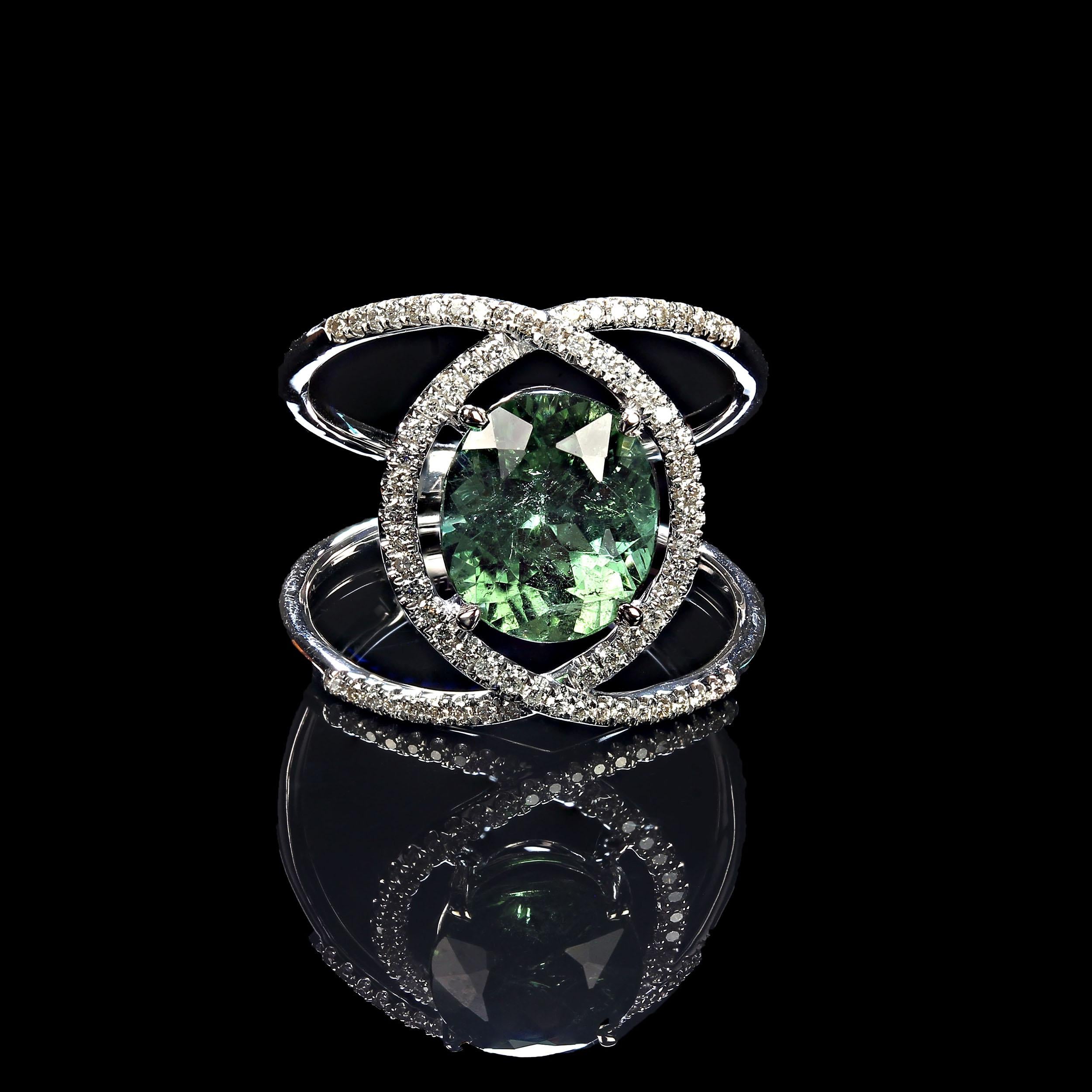 Eleganter moderner Diamantring mit ovalem grünem Turmaliin von AJD 2