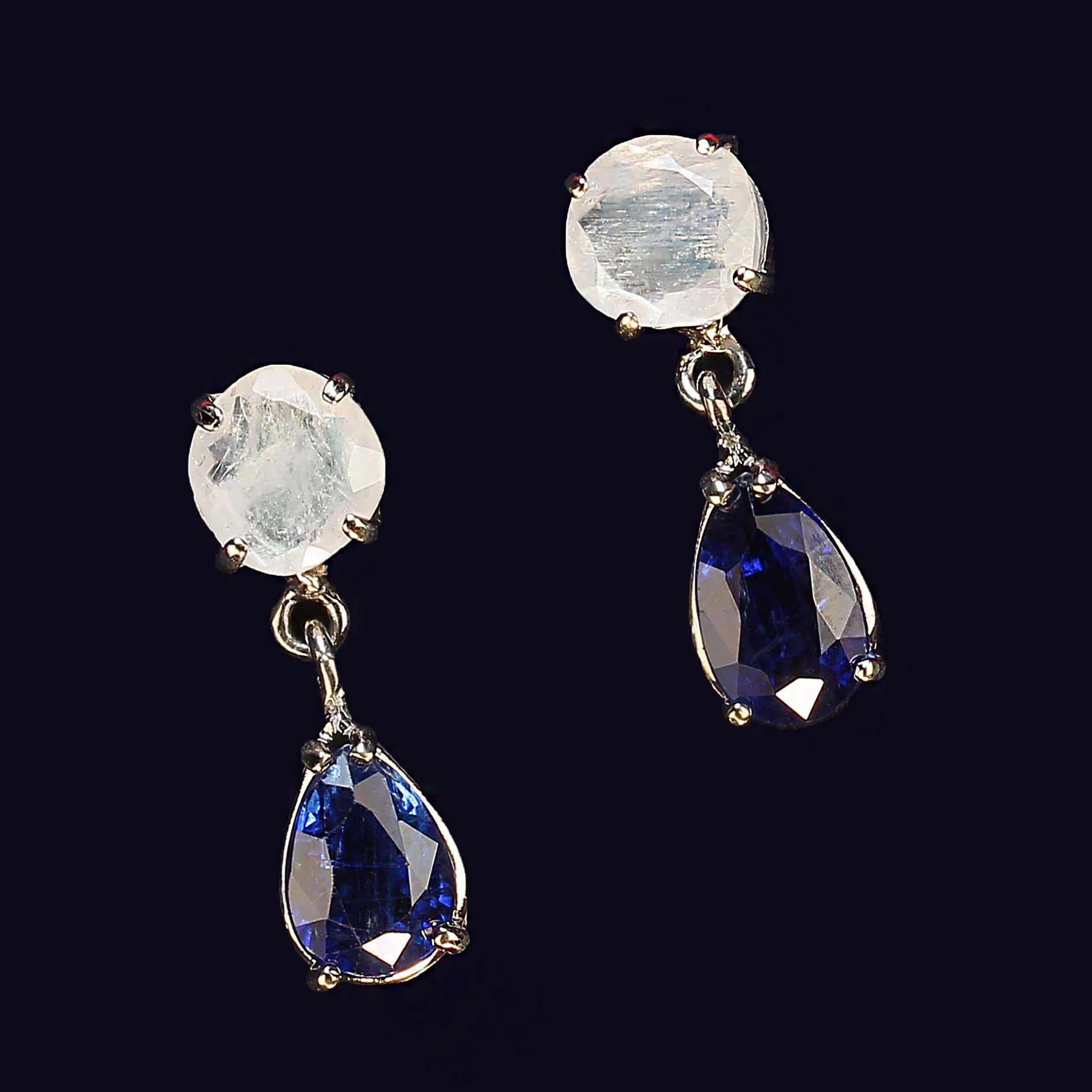AJD Orecchini eleganti in pietra di luna e kyanite in oro bianco 14K in vendita 2