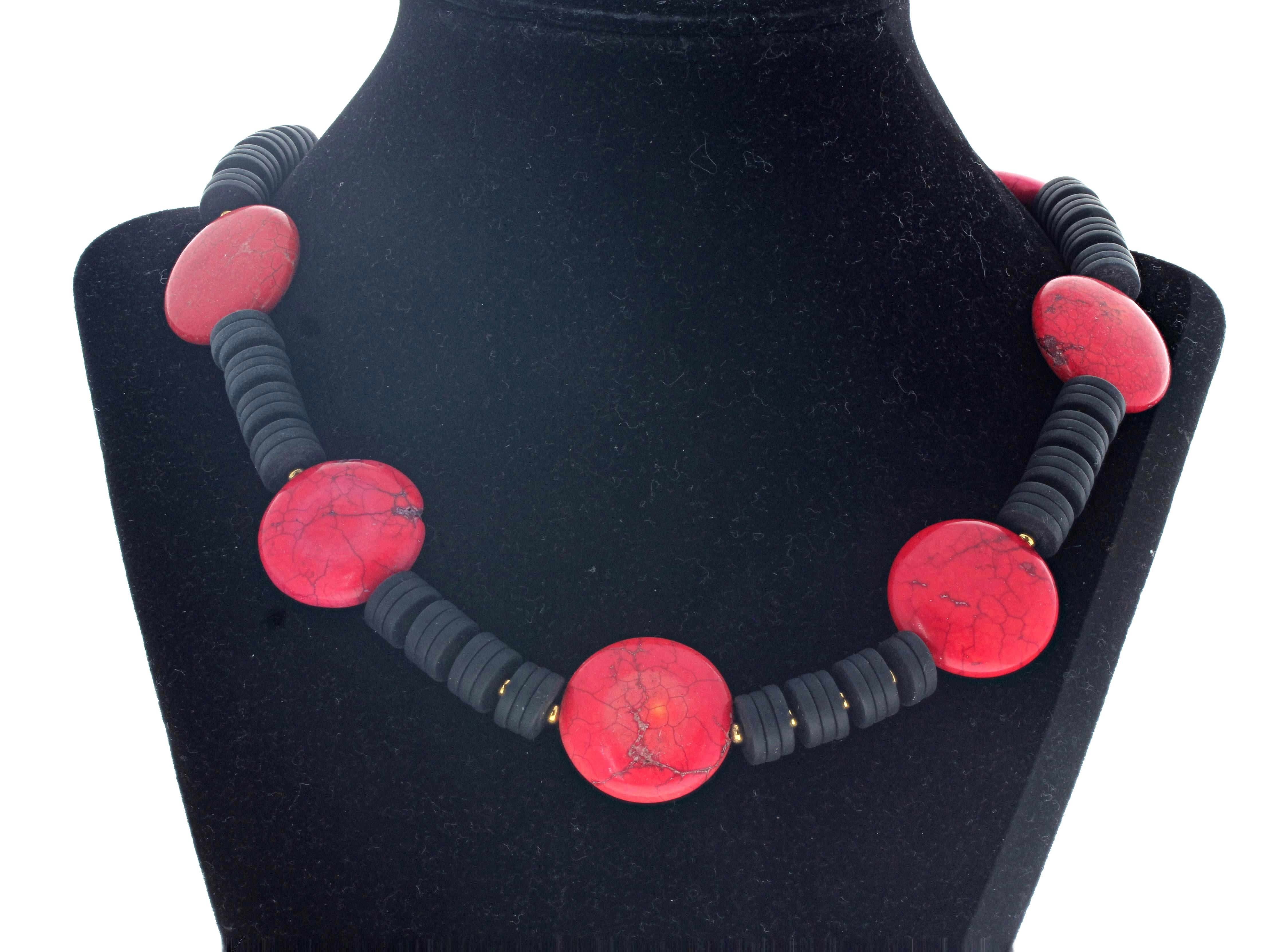 AJD, élégant collier en onyx noir naturel et magnesite rouge de 18 1/2 pouces Neuf - En vente à Raleigh, NC